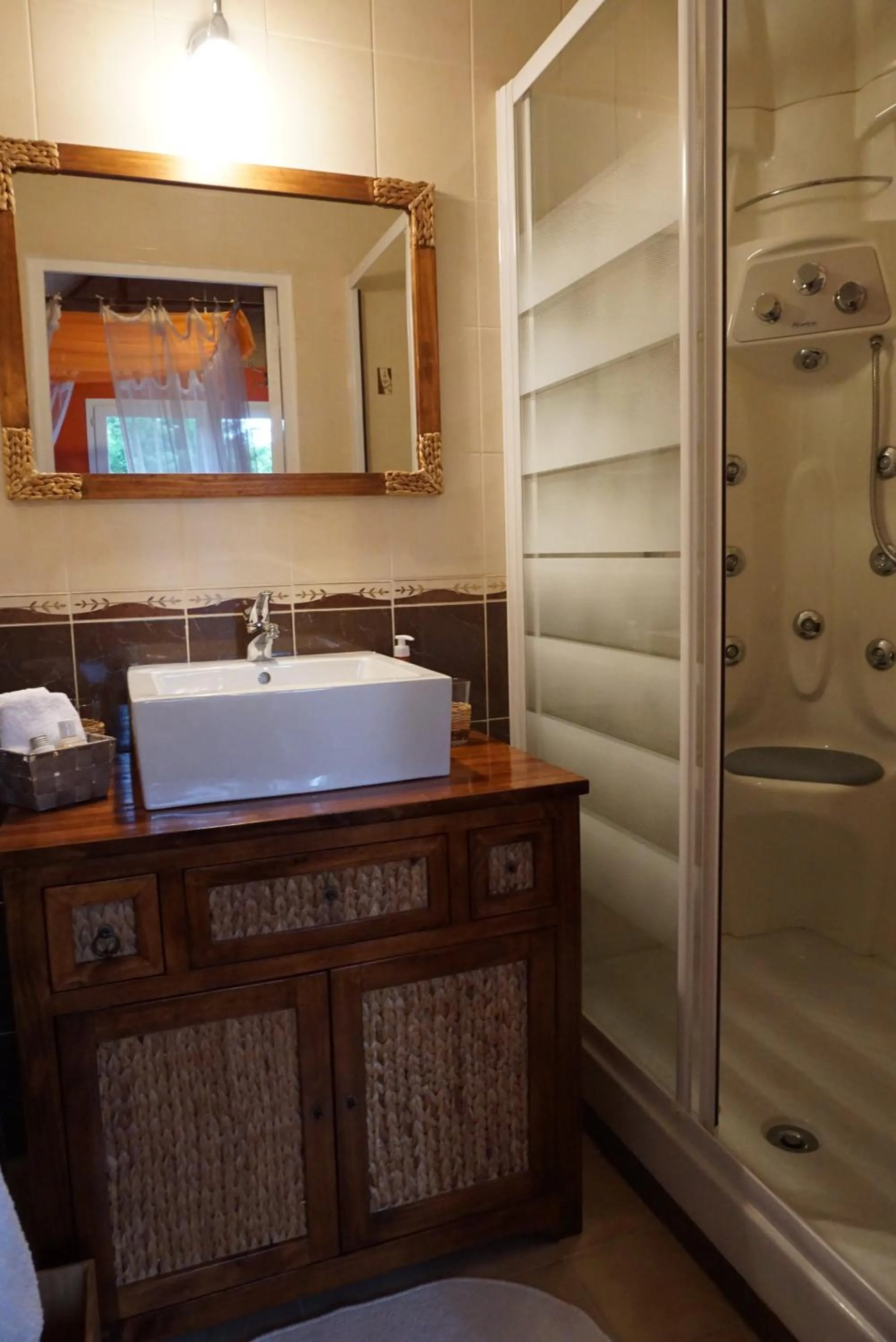 Shower in Les Centauris