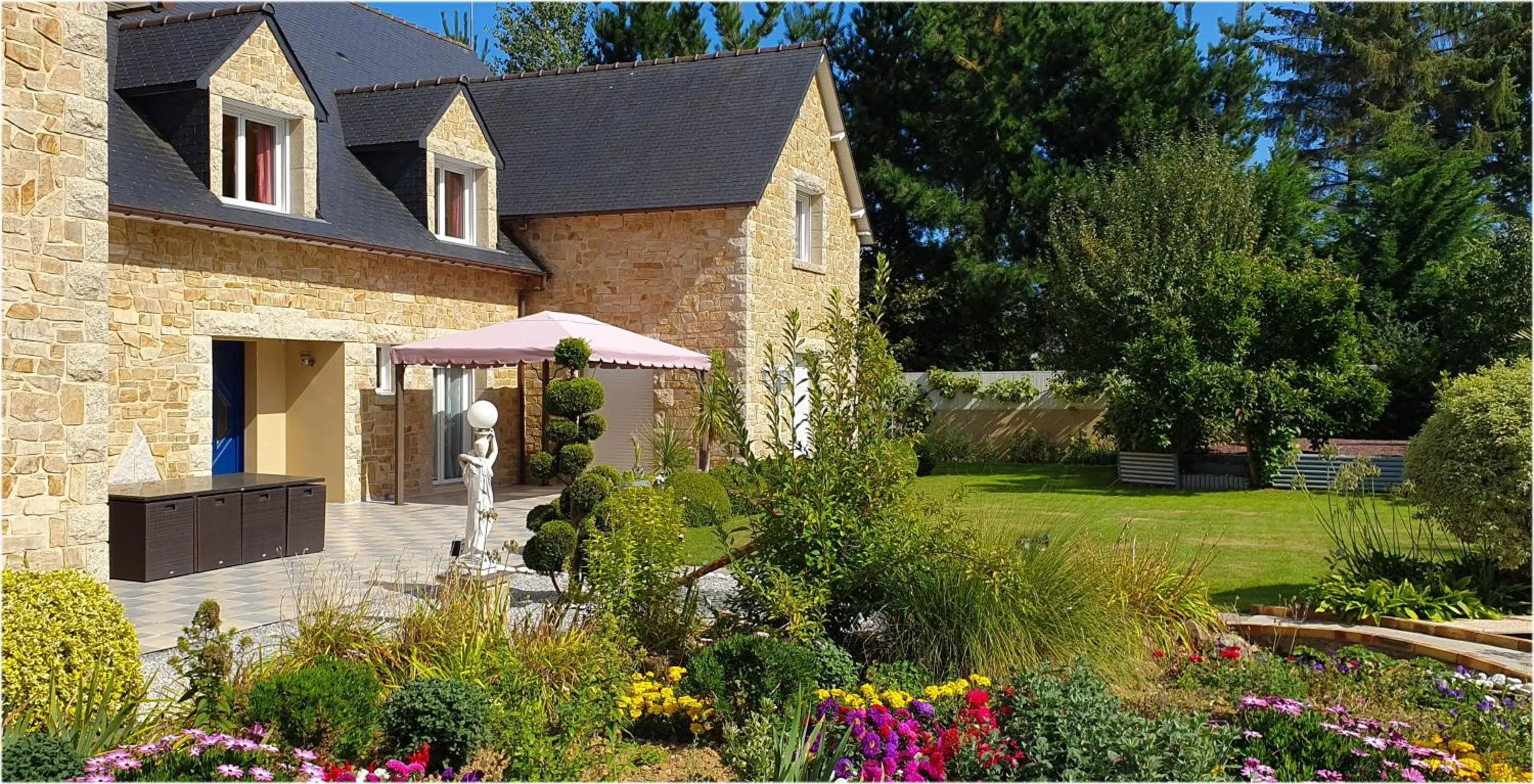 Property building in Les Centauris