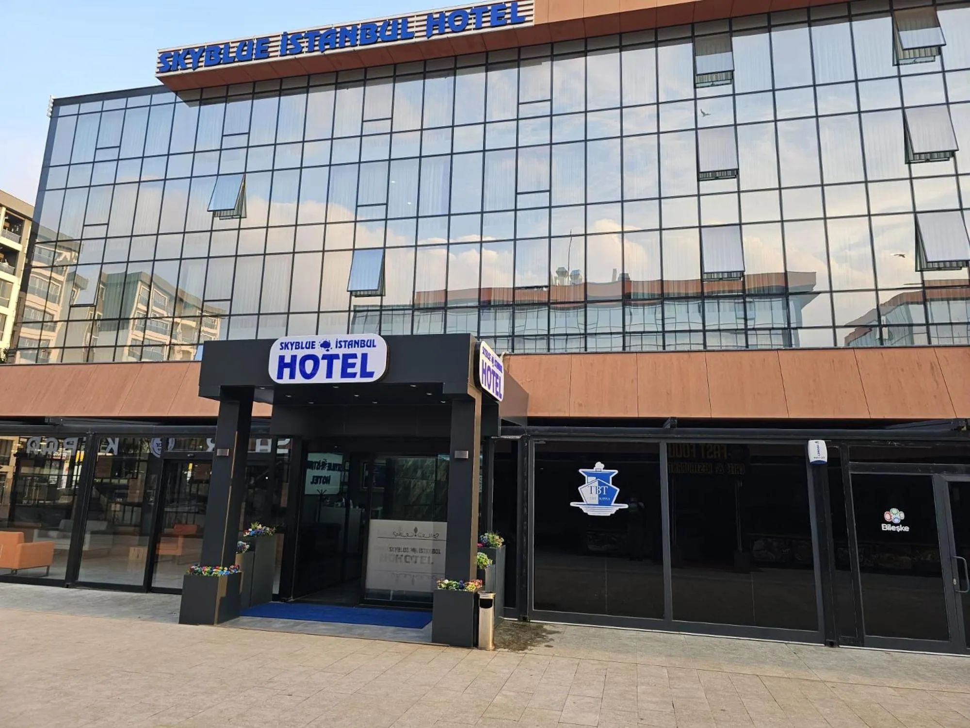 Property building in SKYBLUE İSTANBUL HOTEL