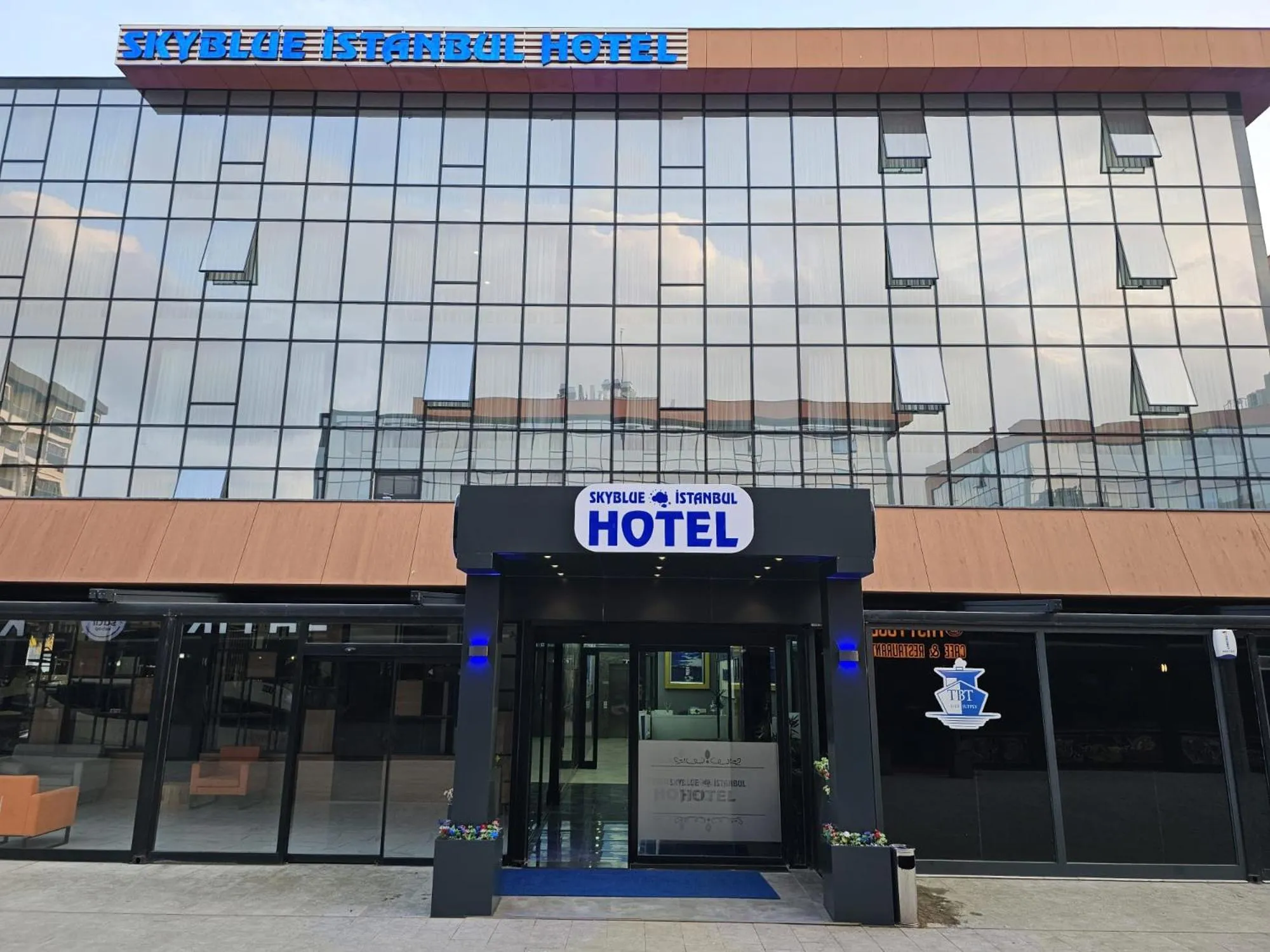 Property building in SKYBLUE İSTANBUL HOTEL