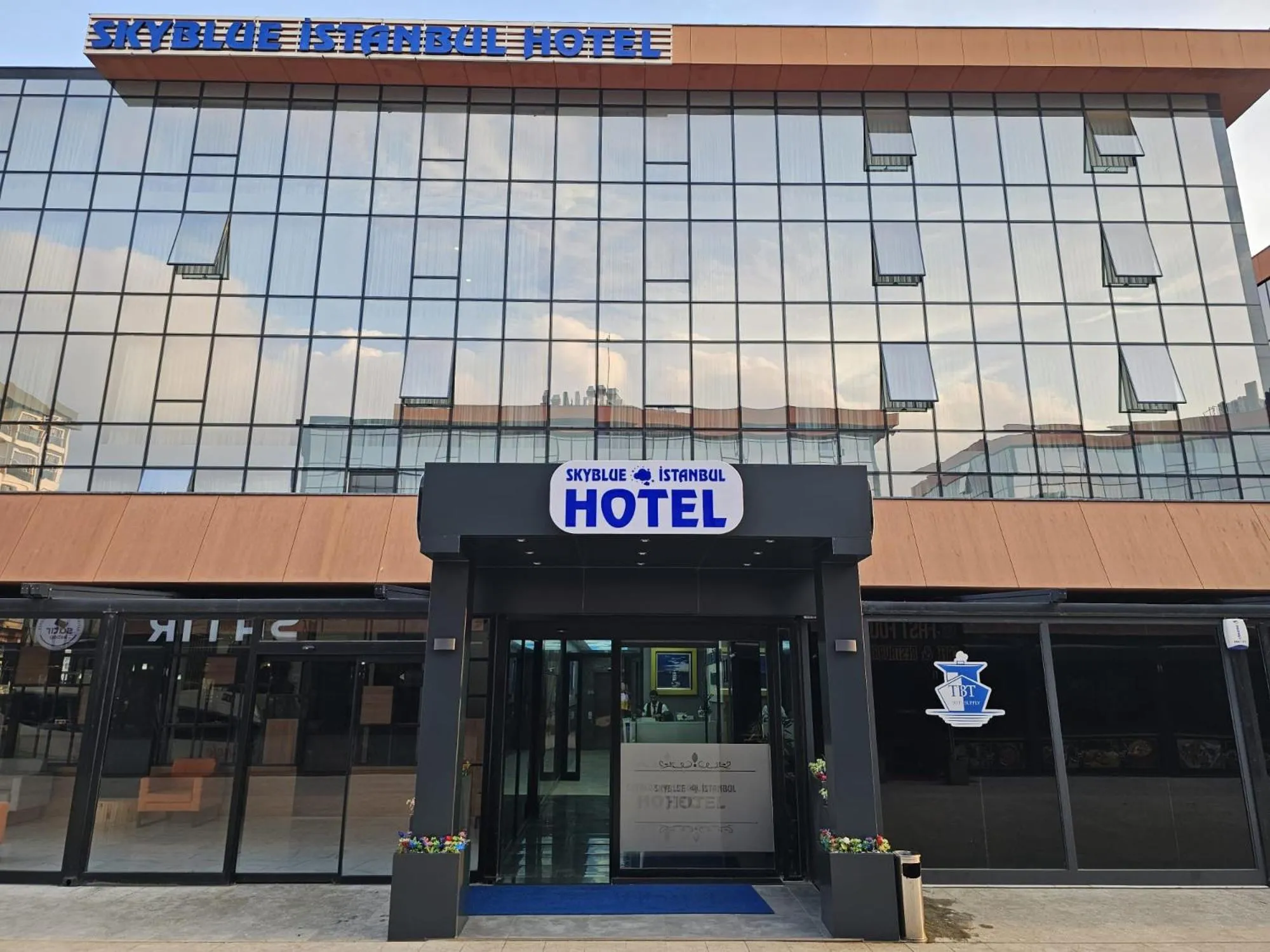 Property building in SKYBLUE İSTANBUL HOTEL