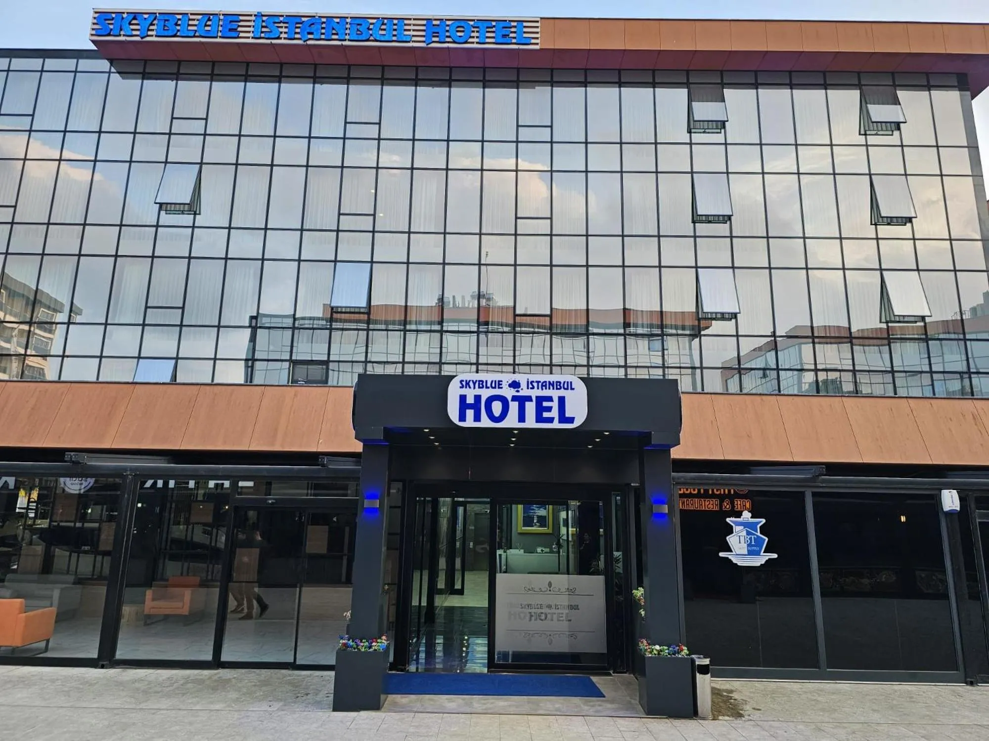 Property building in SKYBLUE İSTANBUL HOTEL