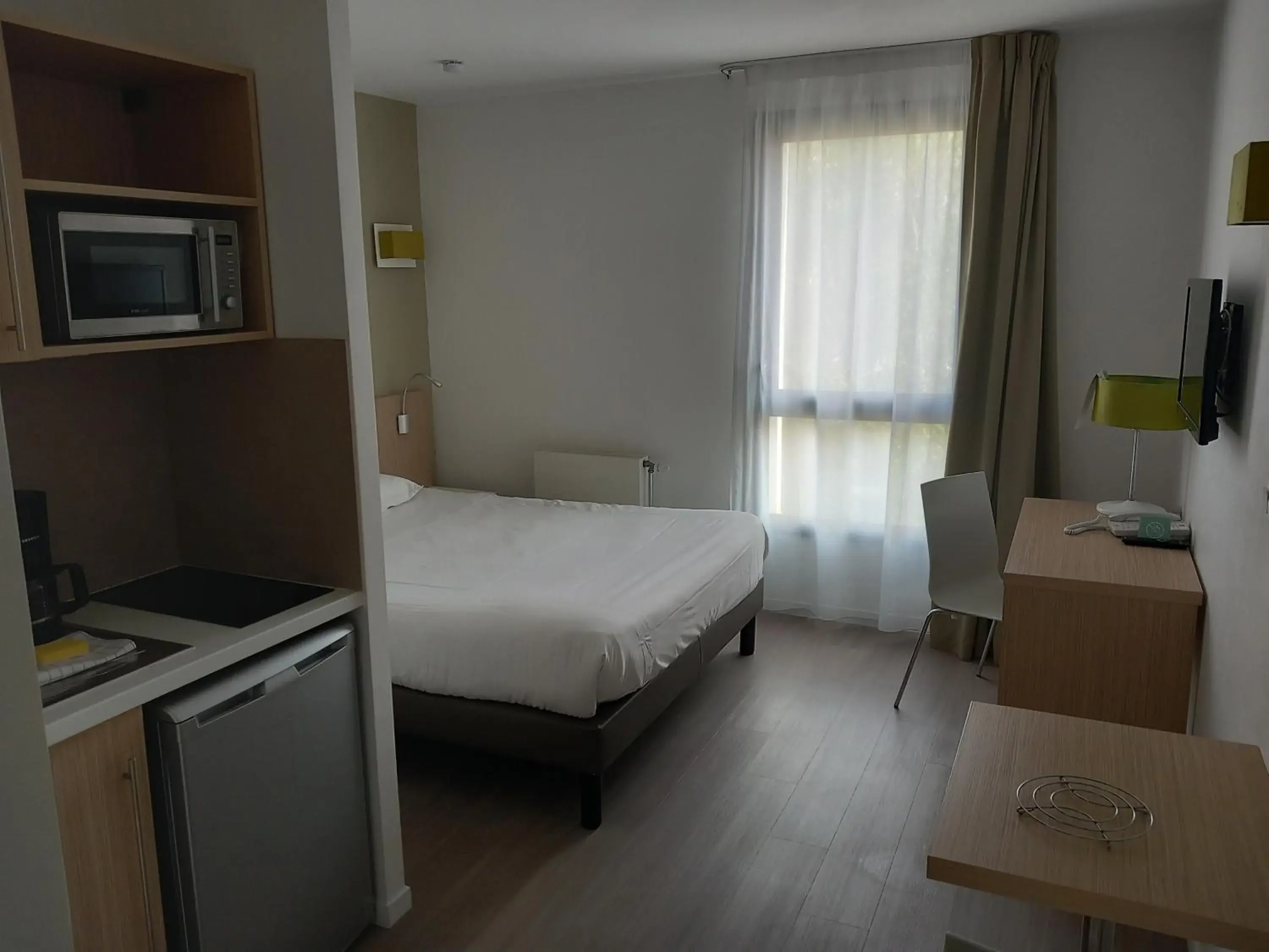 Property building, Bed in Aparthotel Adagio Access Le Havre Les Docks Property building, Bed in Aparthotel Adagio Access Le Havre Les Docks