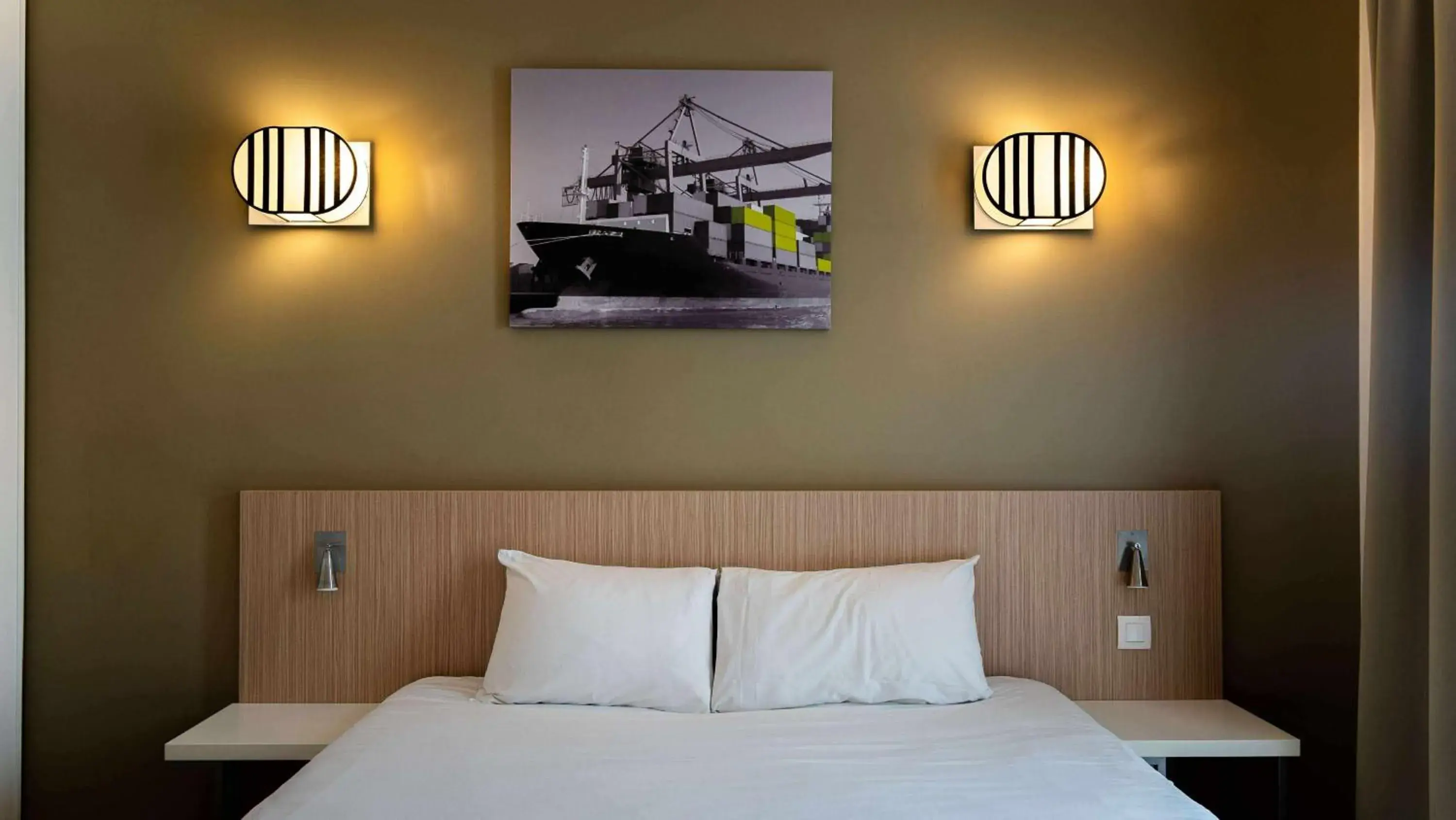 Bed in Aparthotel Adagio Access Le Havre Les Docks Bed in Aparthotel Adagio Access Le Havre Les Docks