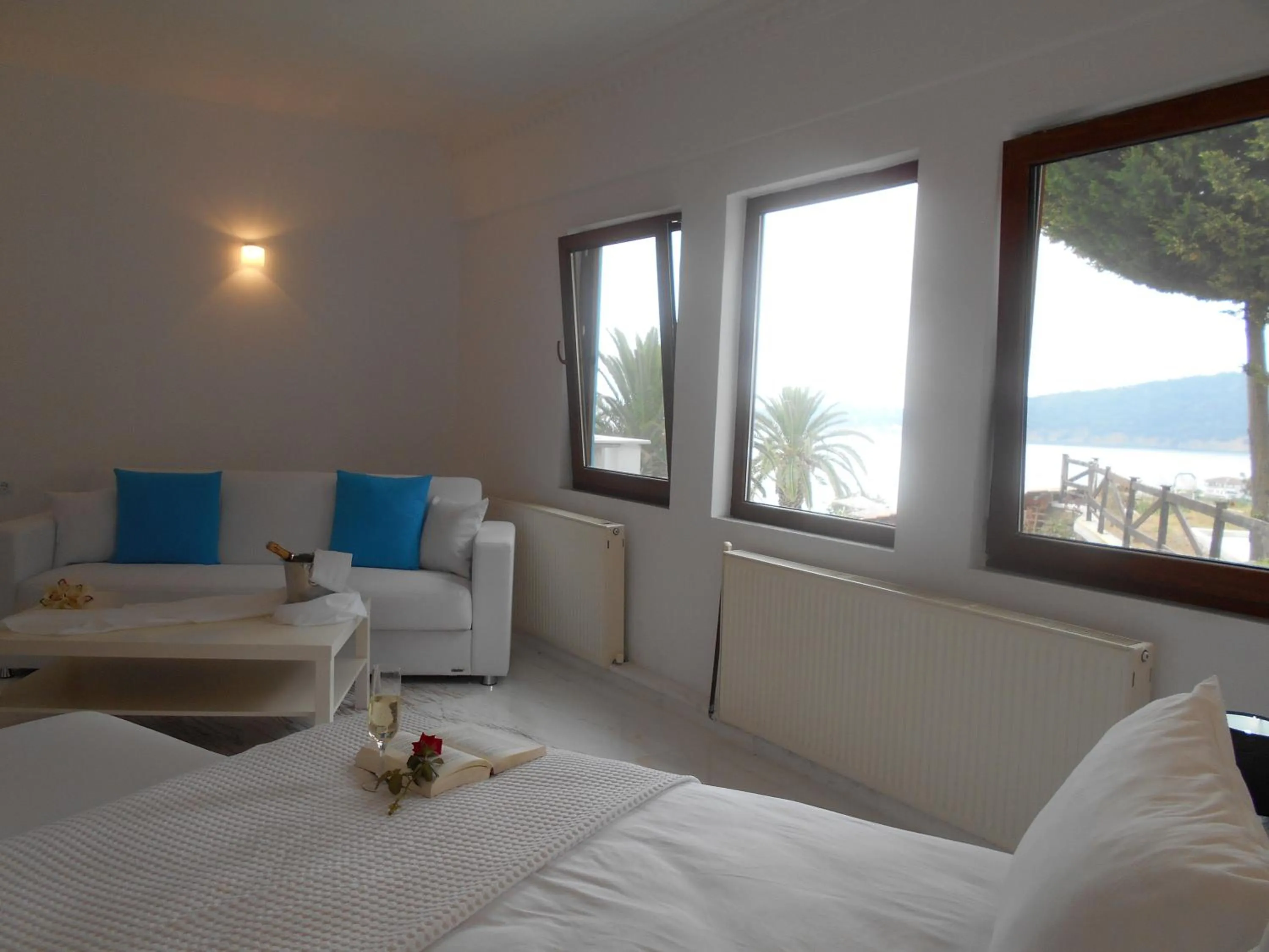 Bed in Kinira Beach Hotel