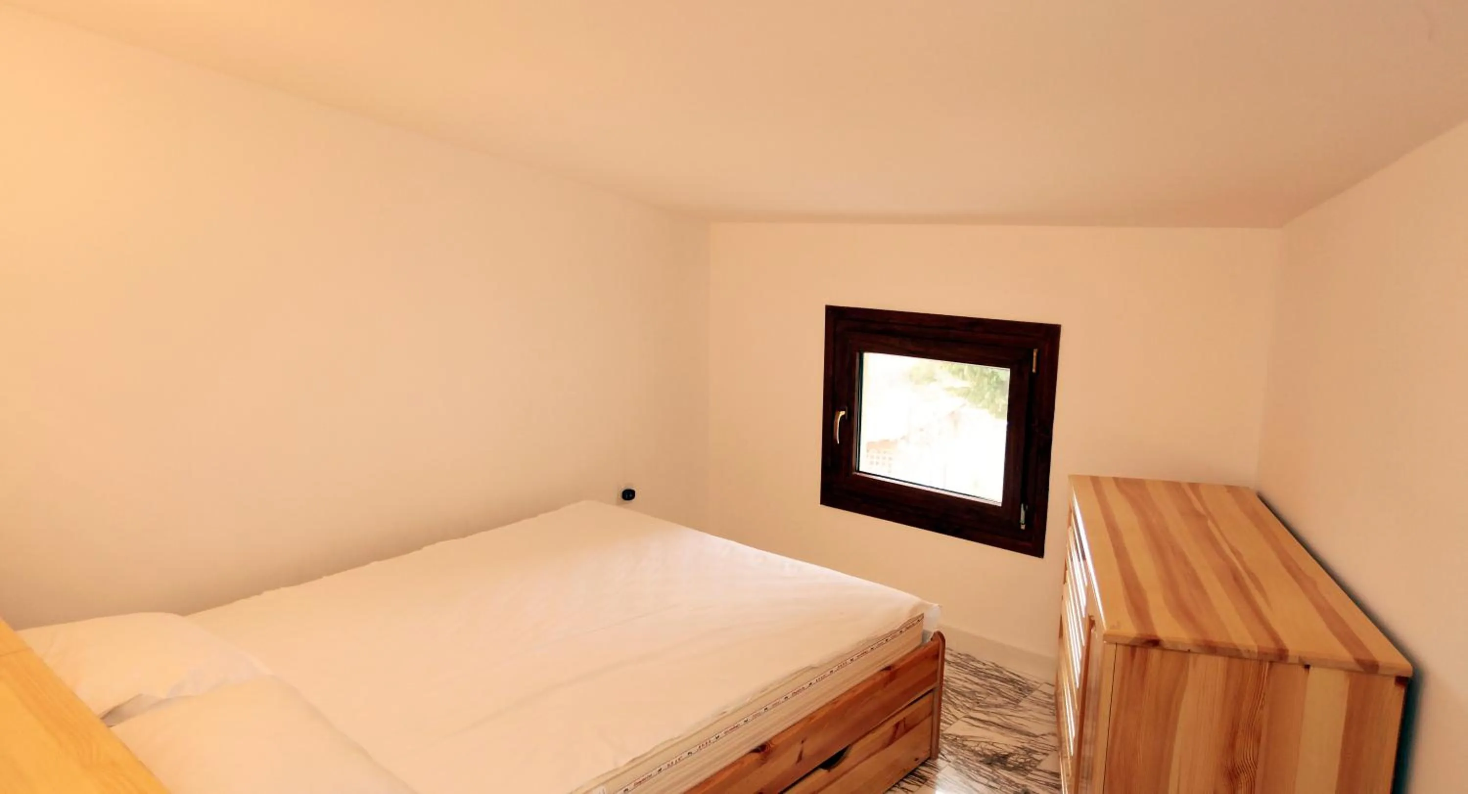 Bed in Kinira Beach Hotel