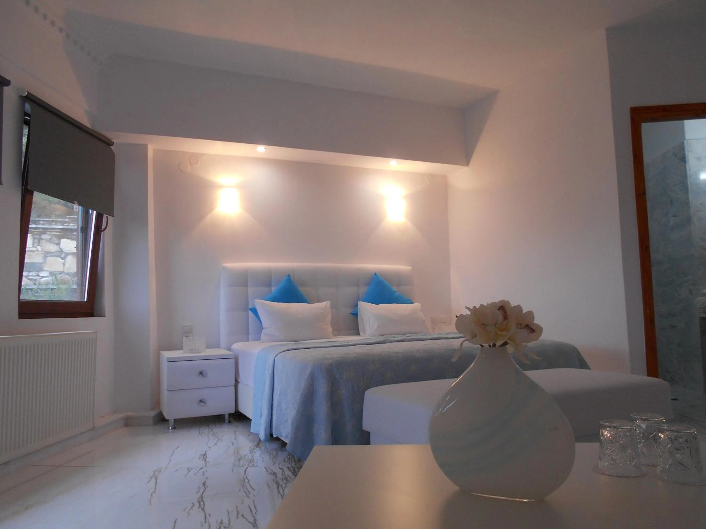 Bed in Kinira Beach Hotel