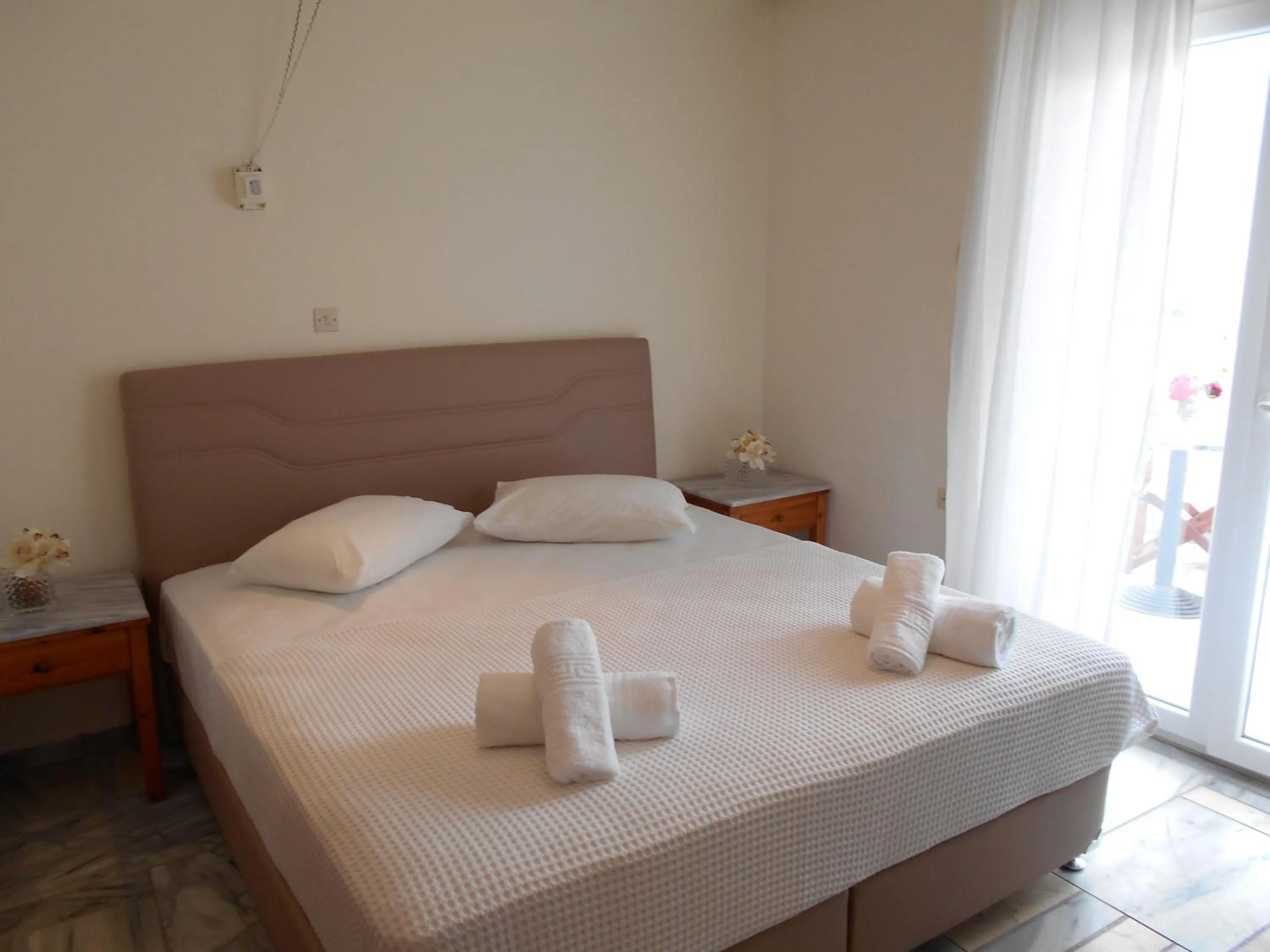 Bed in Kinira Beach Hotel