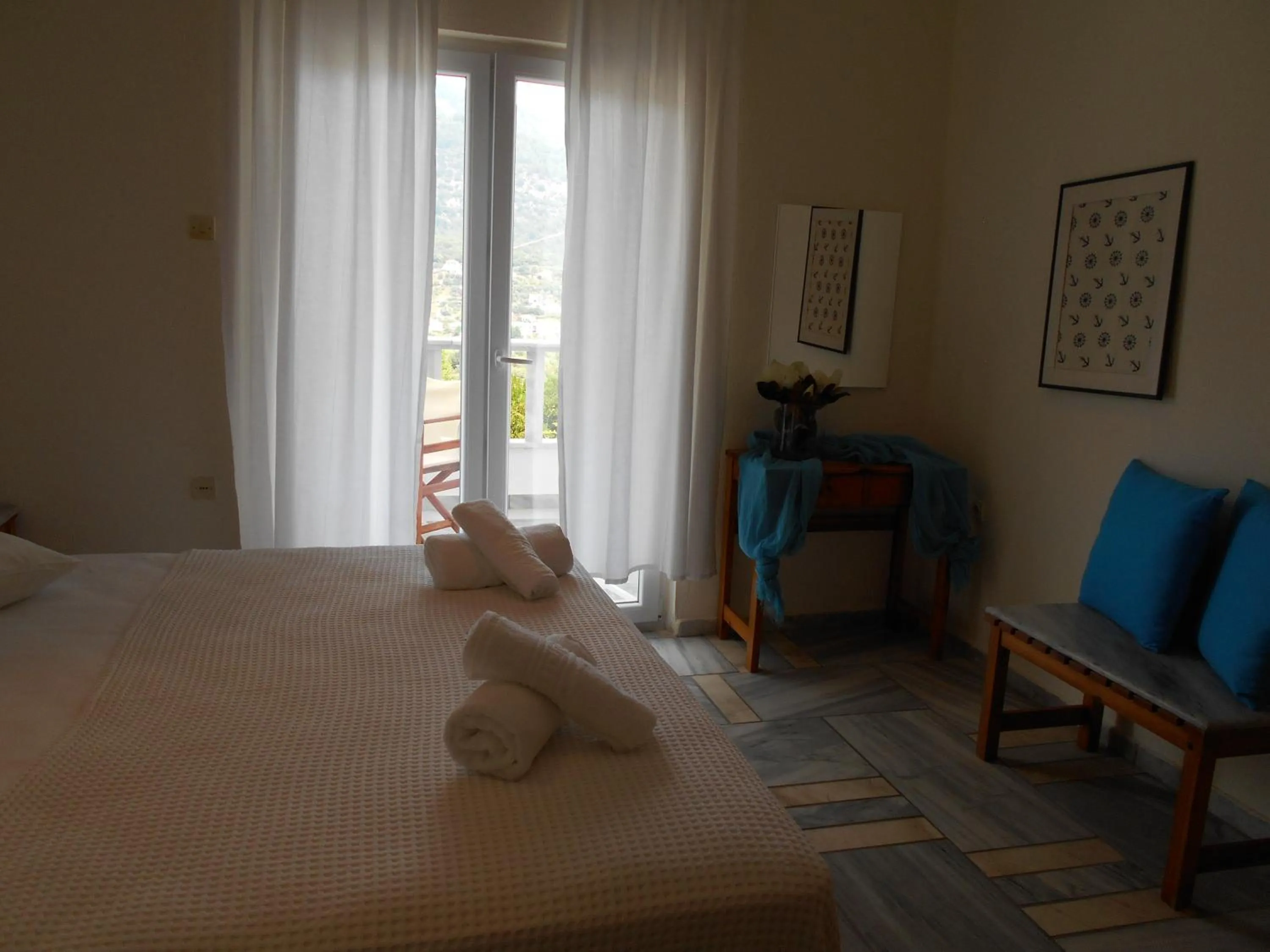 Bed in Kinira Beach Hotel