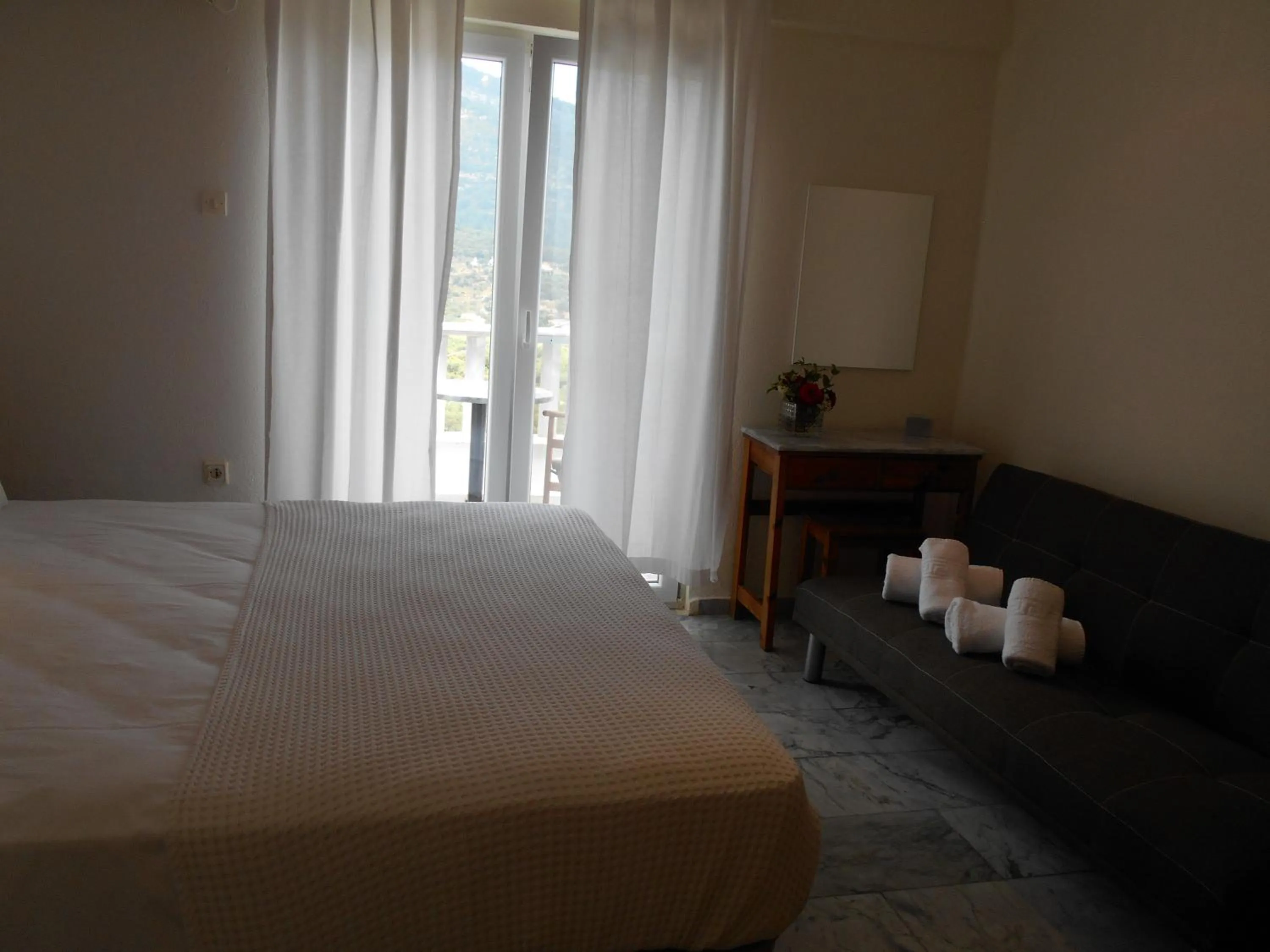 Bed in Kinira Beach Hotel