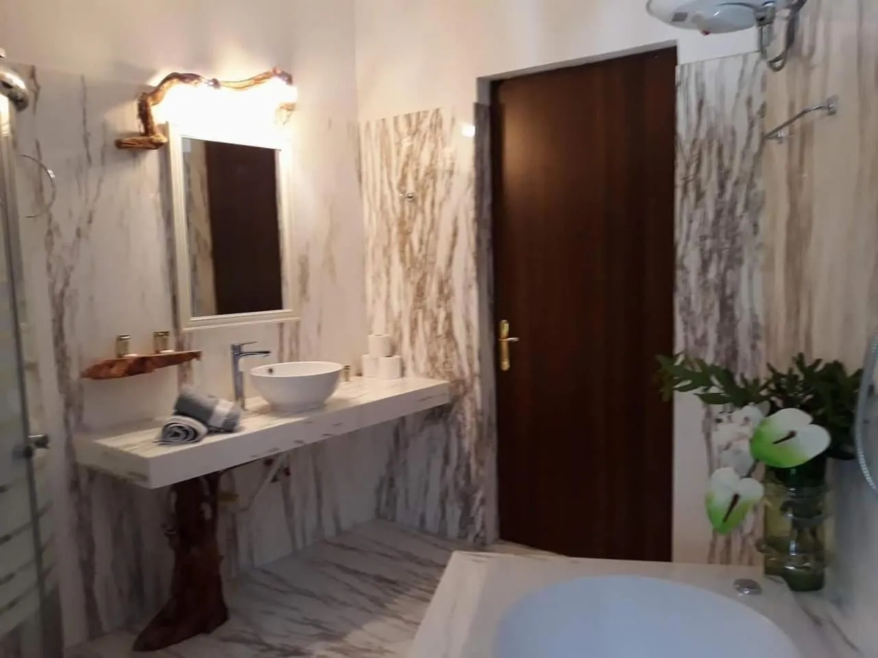 Bathroom in Kinira Beach Hotel