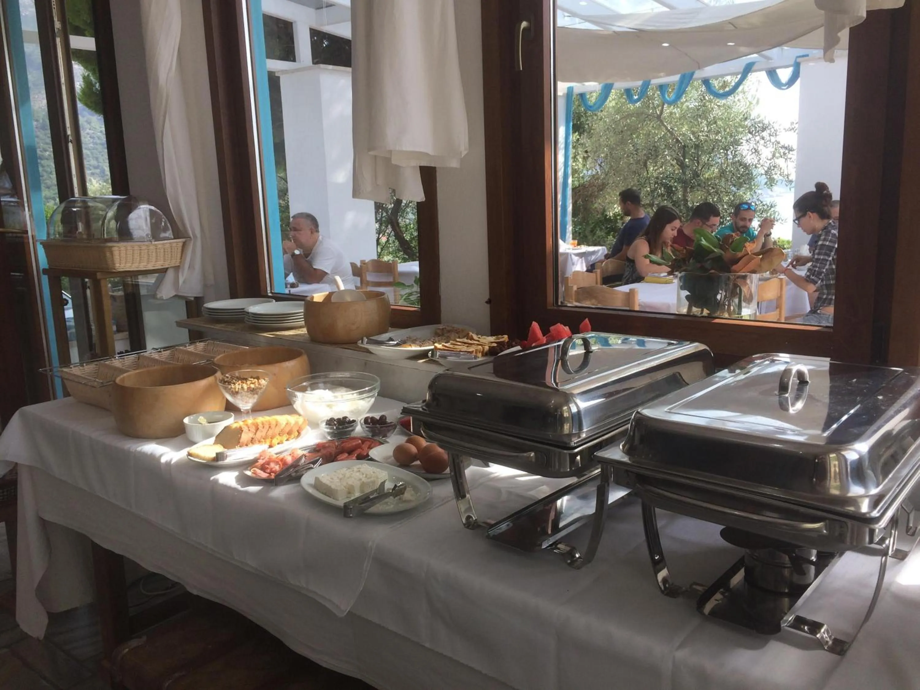 Restaurant/places to eat in Kinira Beach Hotel