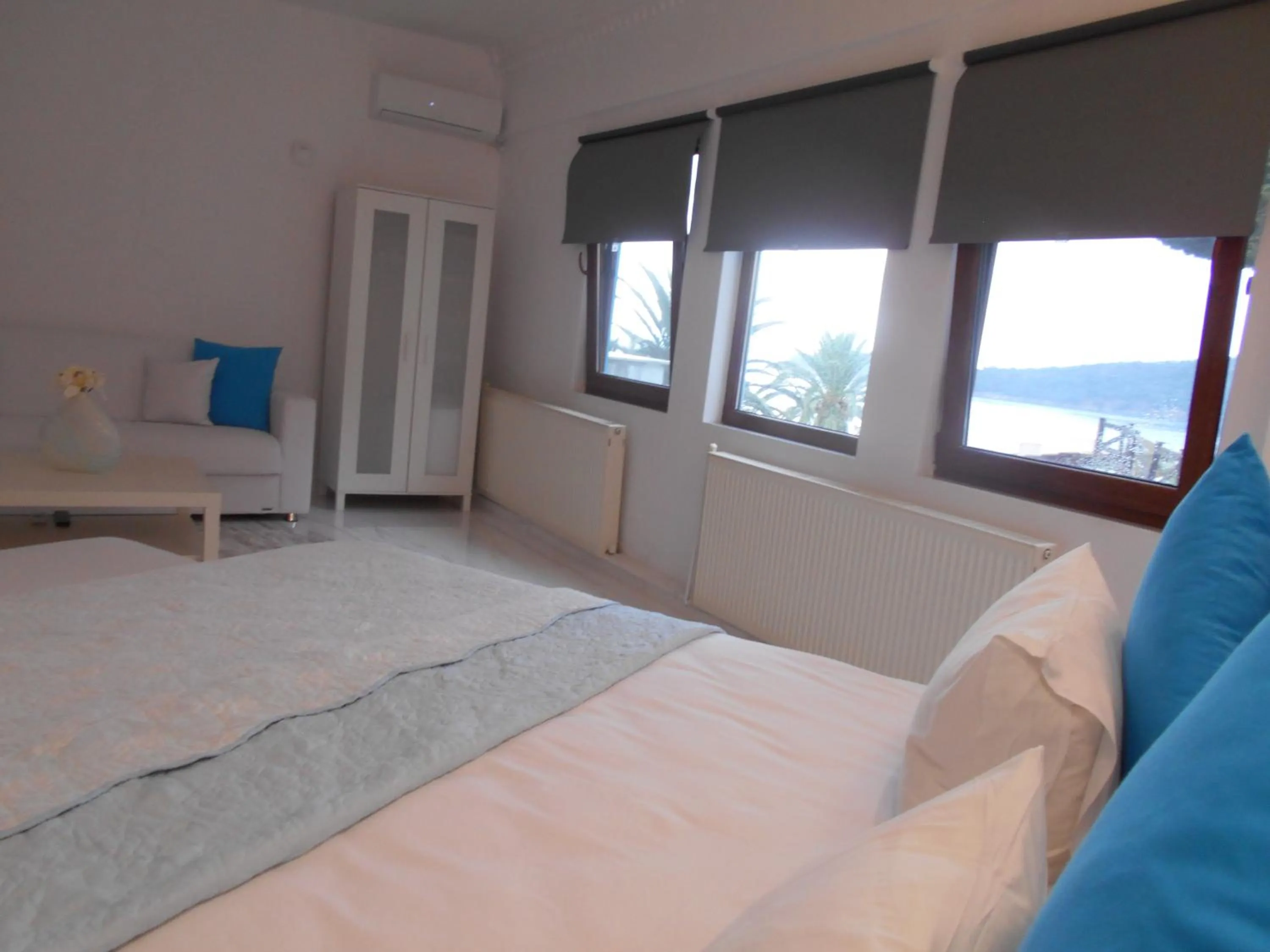 Bed in Kinira Beach Hotel