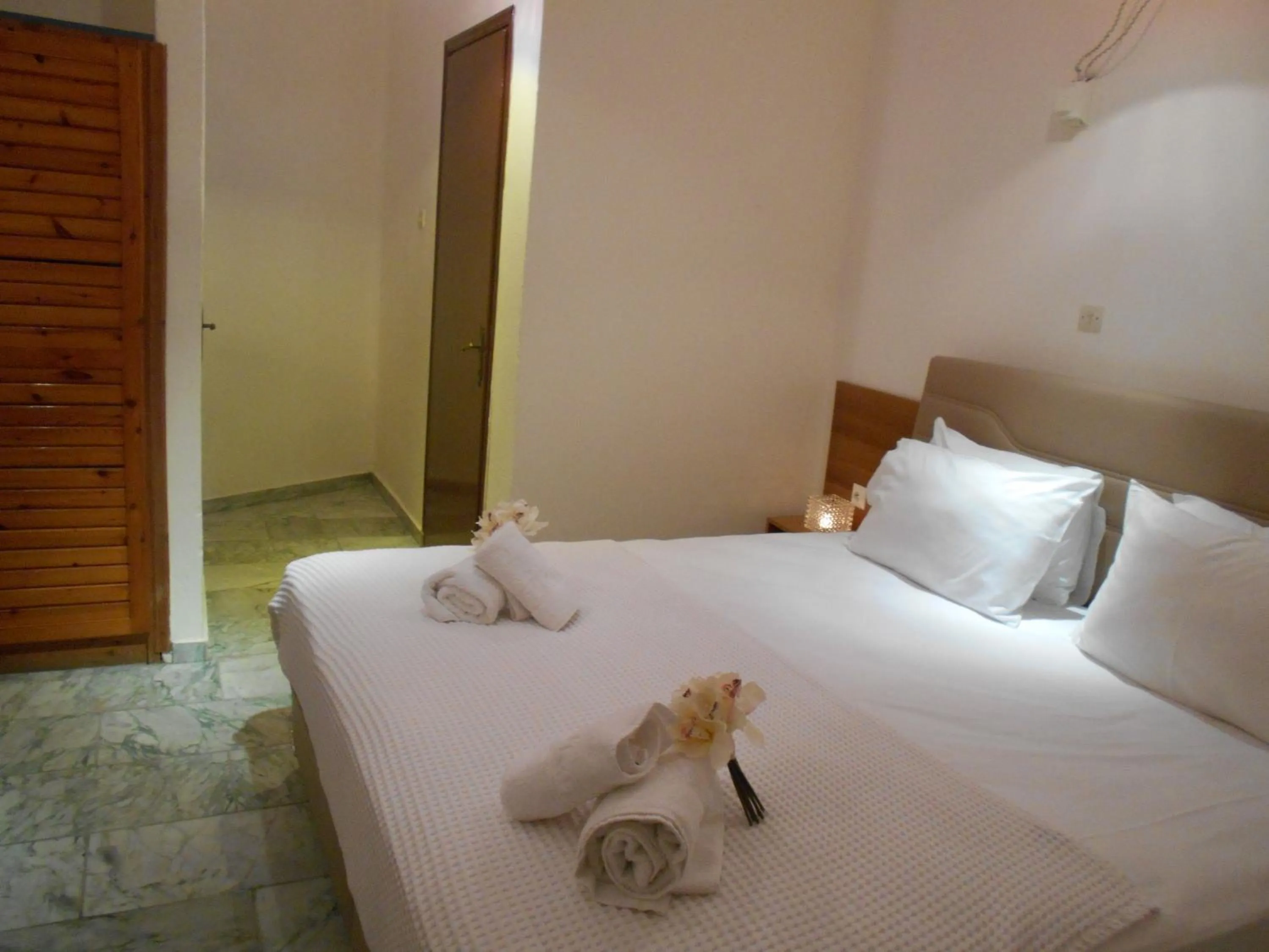 Bedroom, Bed in Kinira Beach Hotel