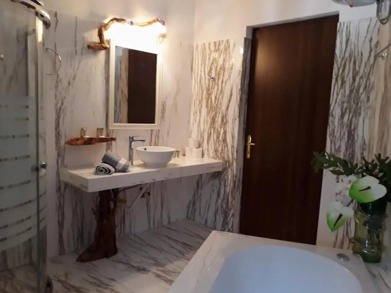 Bathroom in Kinira Beach Hotel