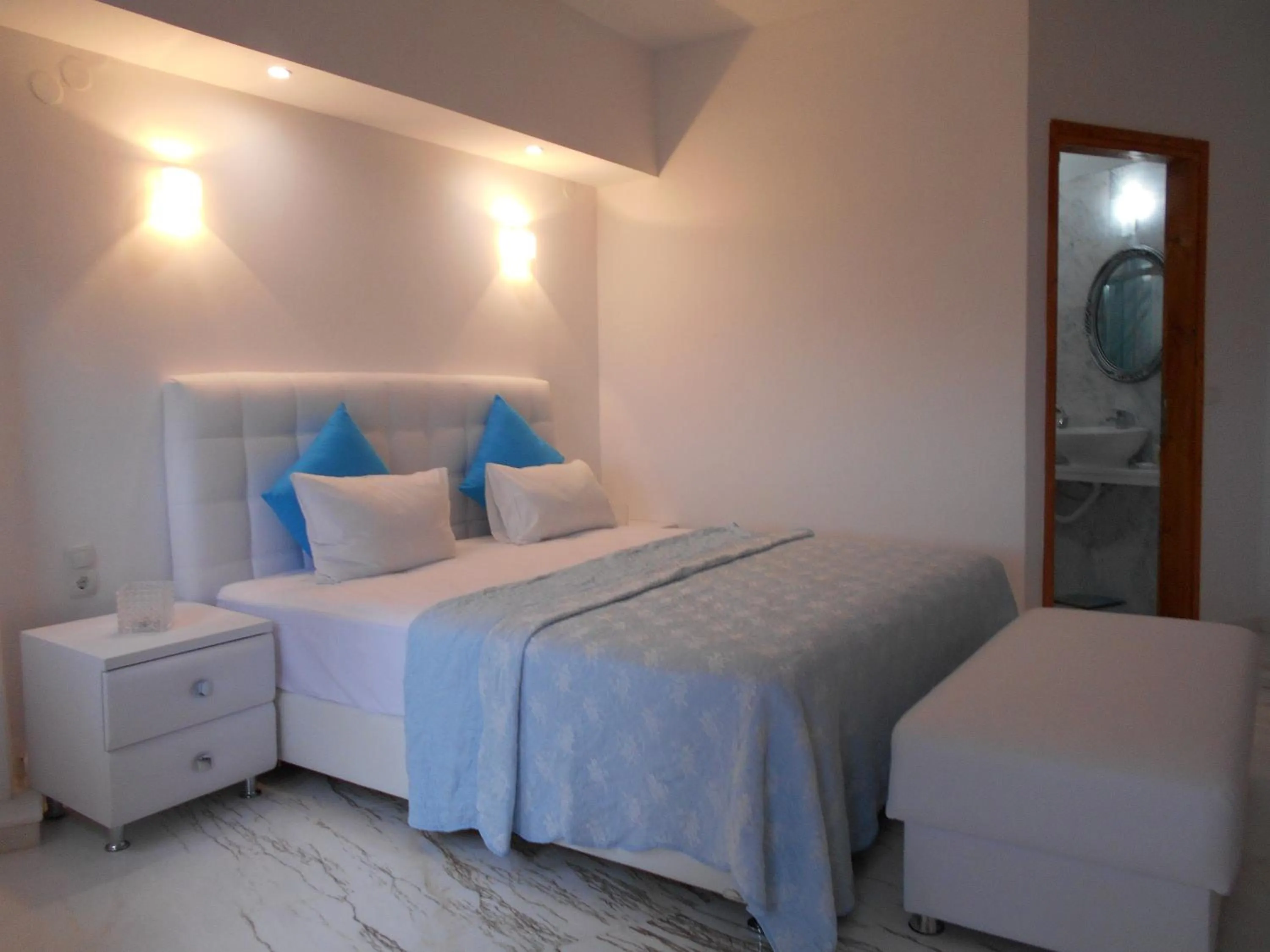 Bed in Kinira Beach Hotel