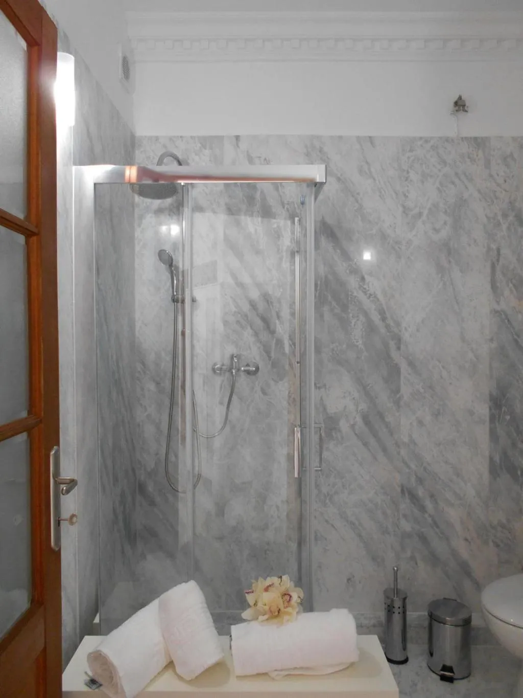 Shower in Kinira Beach Hotel