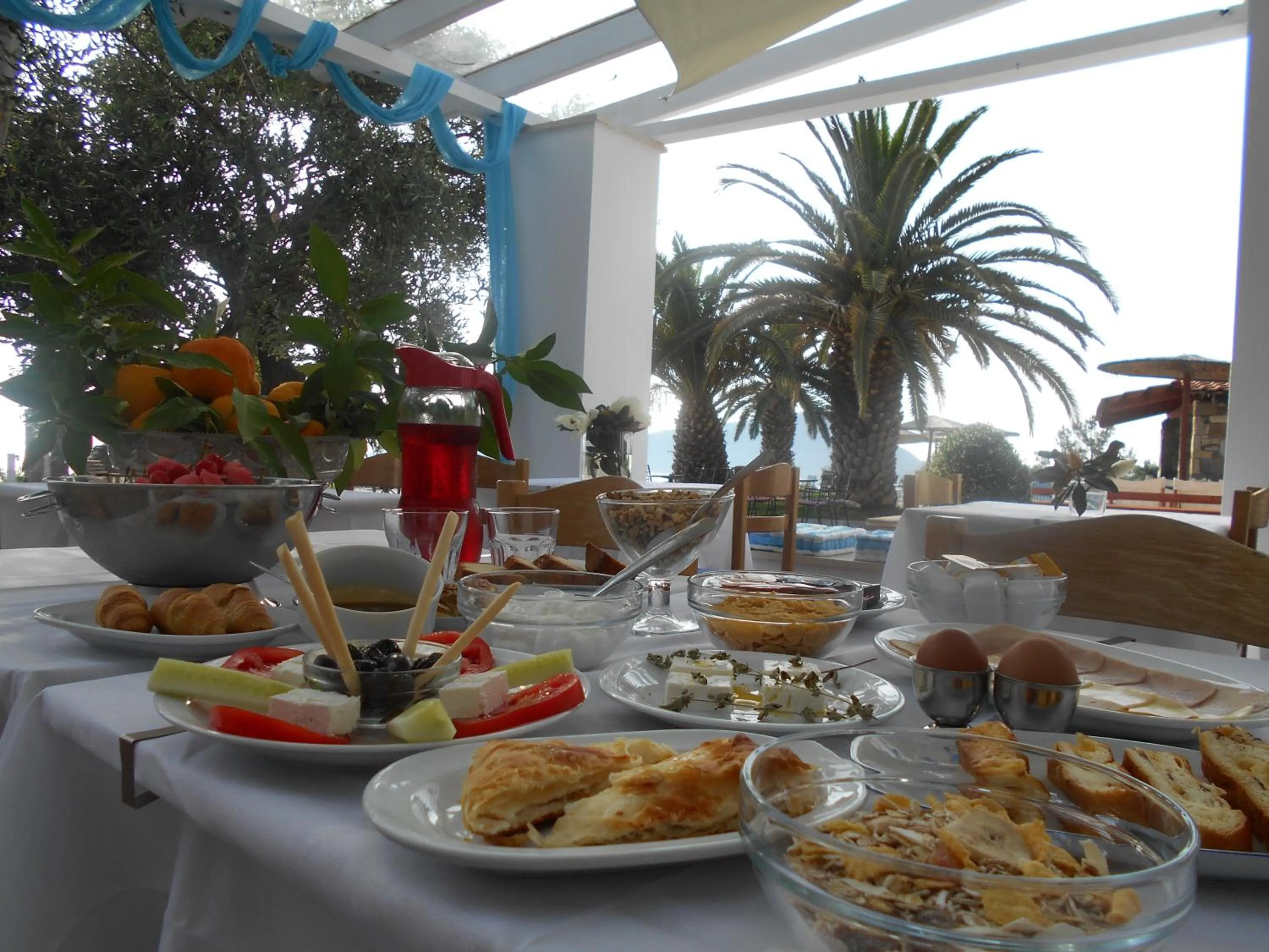 Restaurant/places to eat in Kinira Beach Hotel