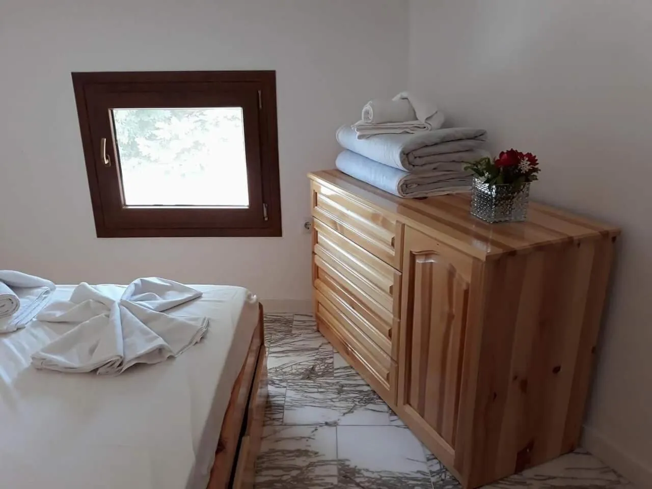 Bed in Kinira Beach Hotel