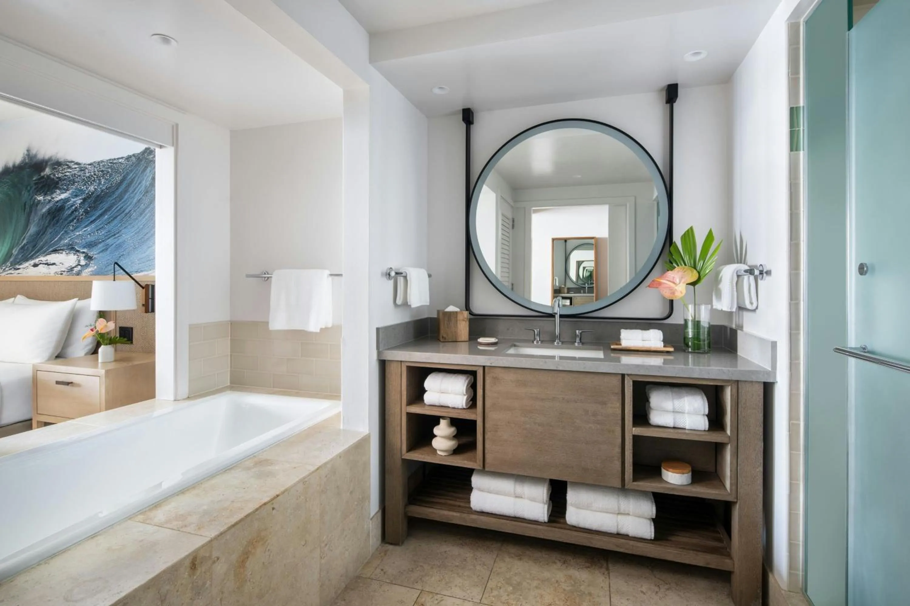 Bathroom, Bed in The Ritz-Carlton O'ahu, Turtle Bay