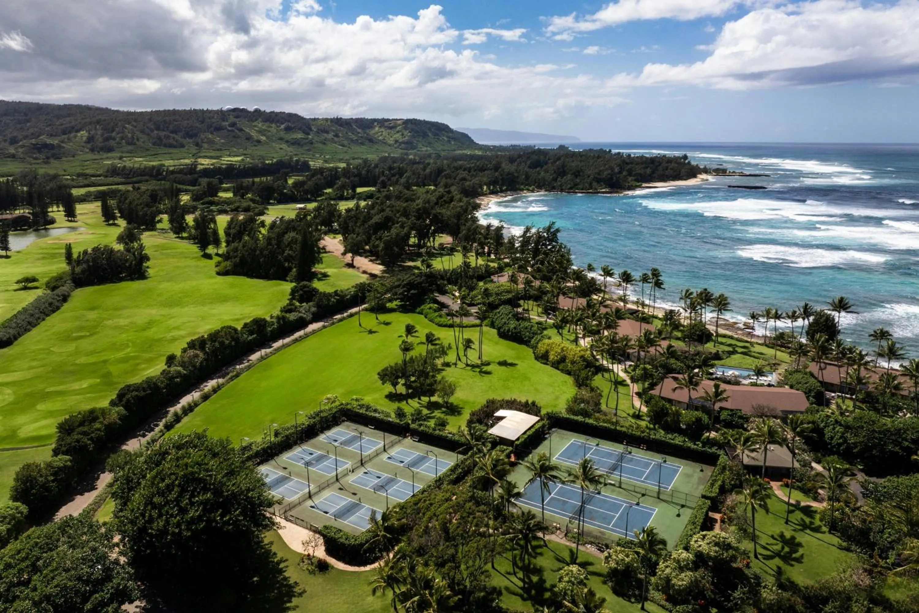 Tennis court in The Ritz-Carlton O'ahu, Turtle Bay