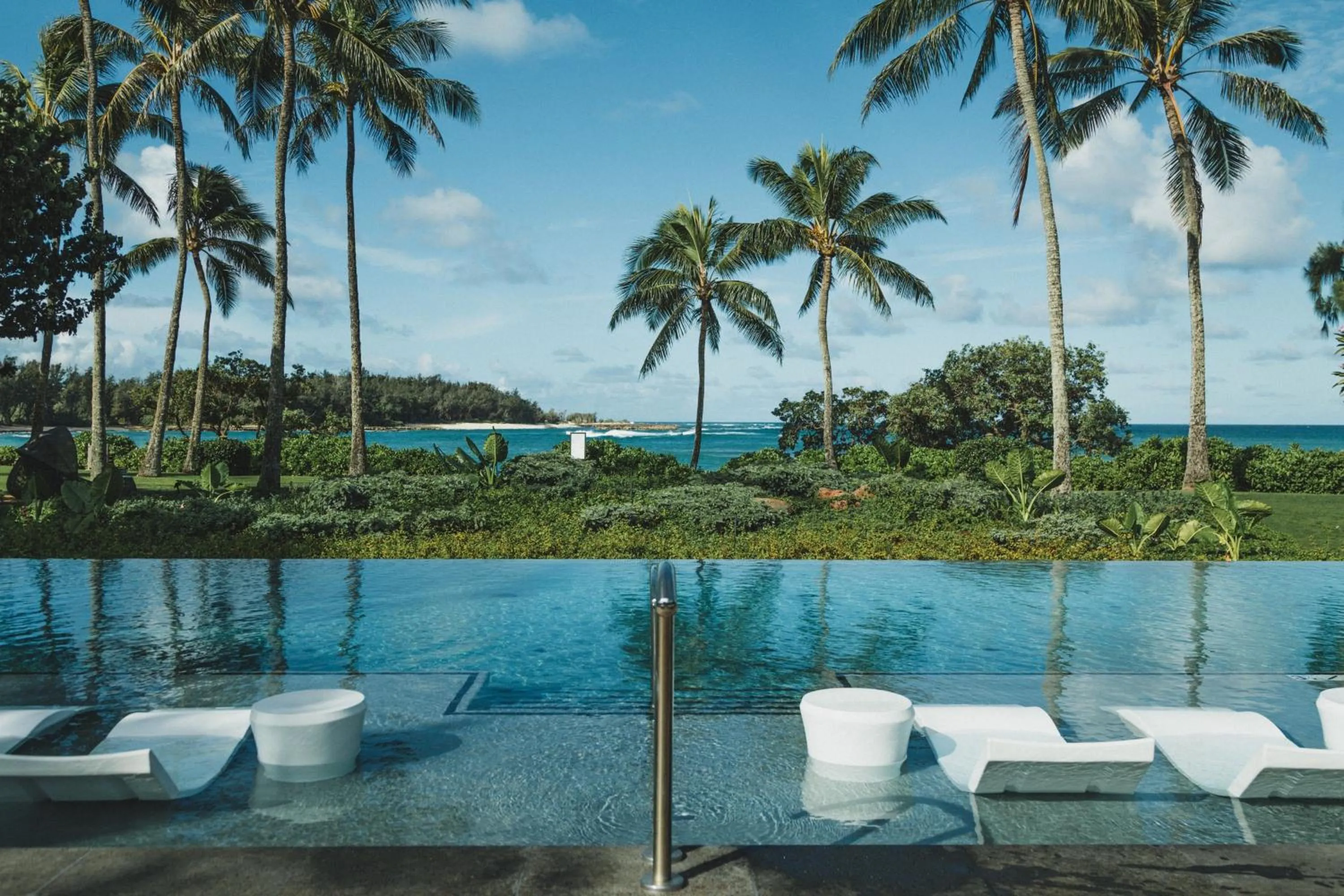 Swimming pool in The Ritz-Carlton O'ahu, Turtle Bay