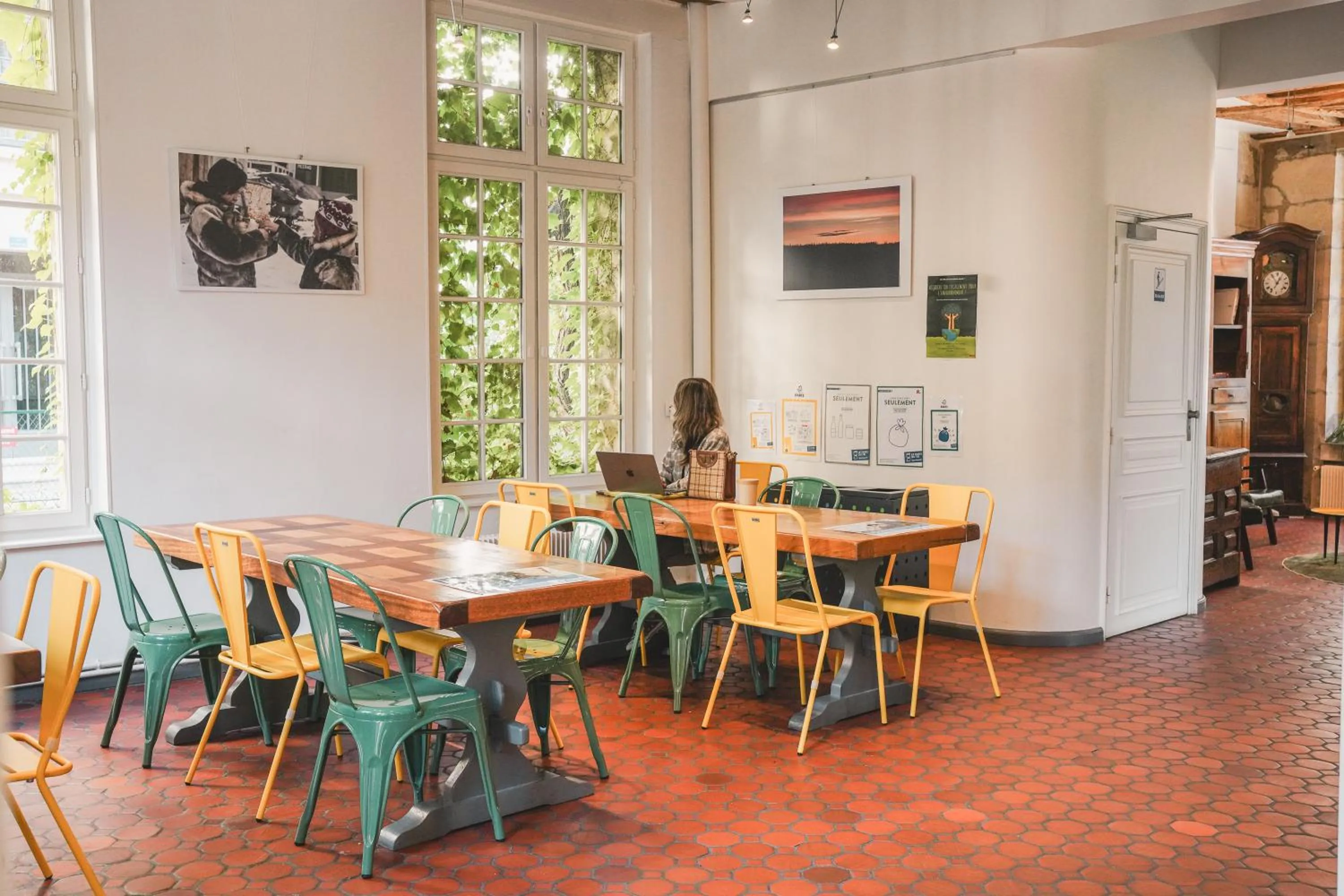 Seating area in MIJE MARAIS Hostel