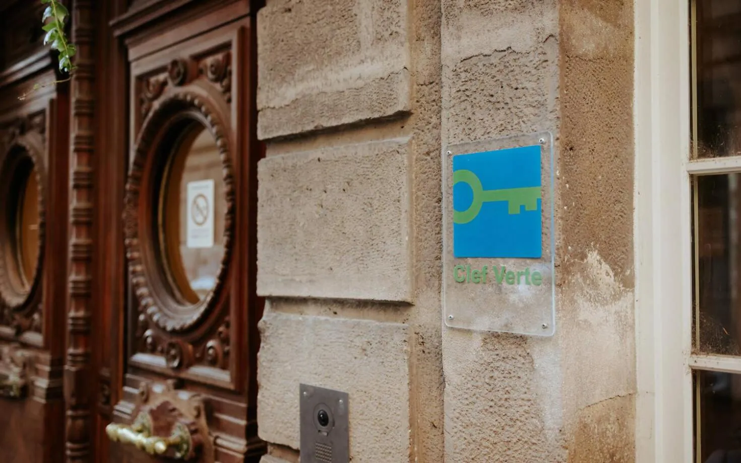 Facade/entrance in MIJE MARAIS Hostel