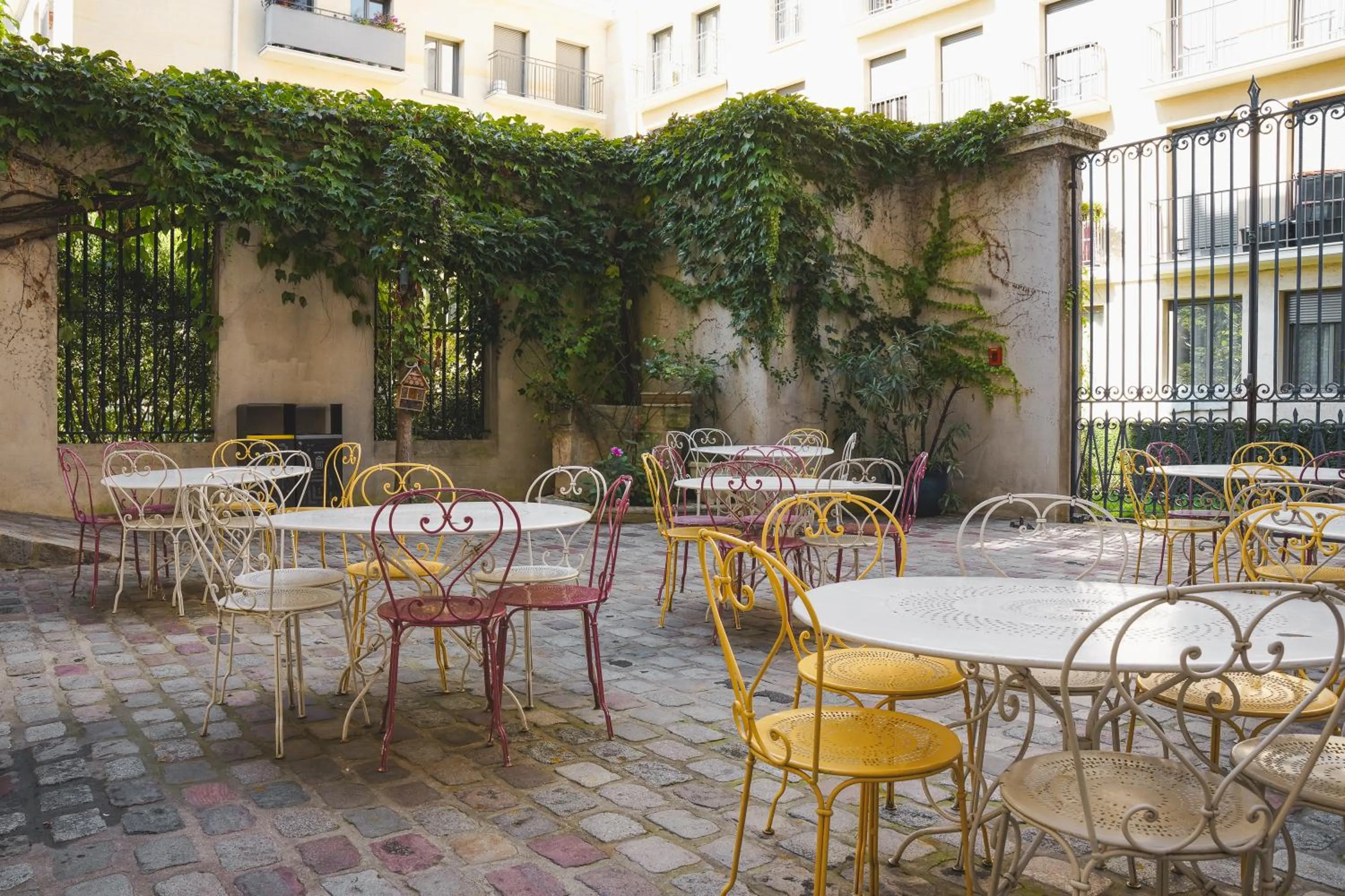 Garden in MIJE MARAIS Hostel