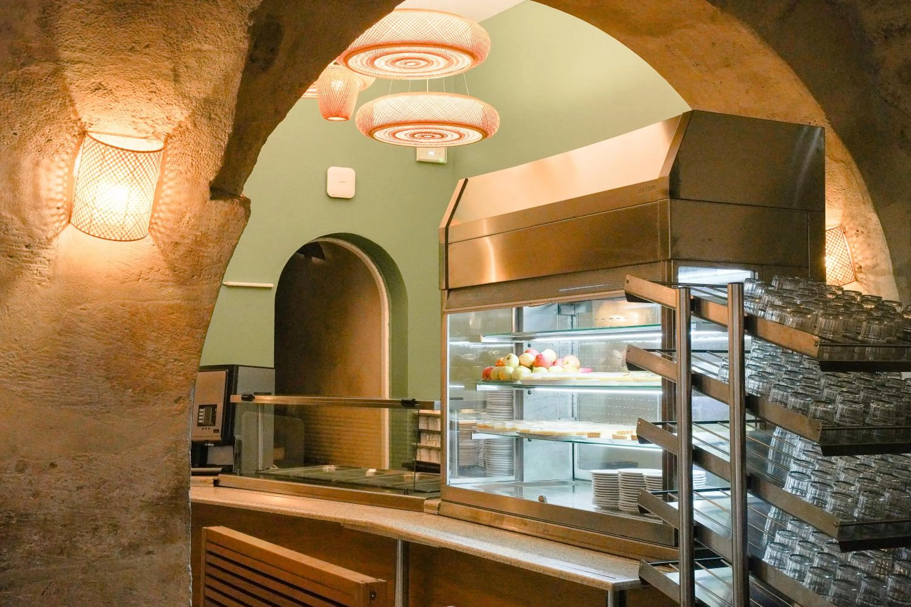 Restaurant/places to eat in MIJE MARAIS Hostel