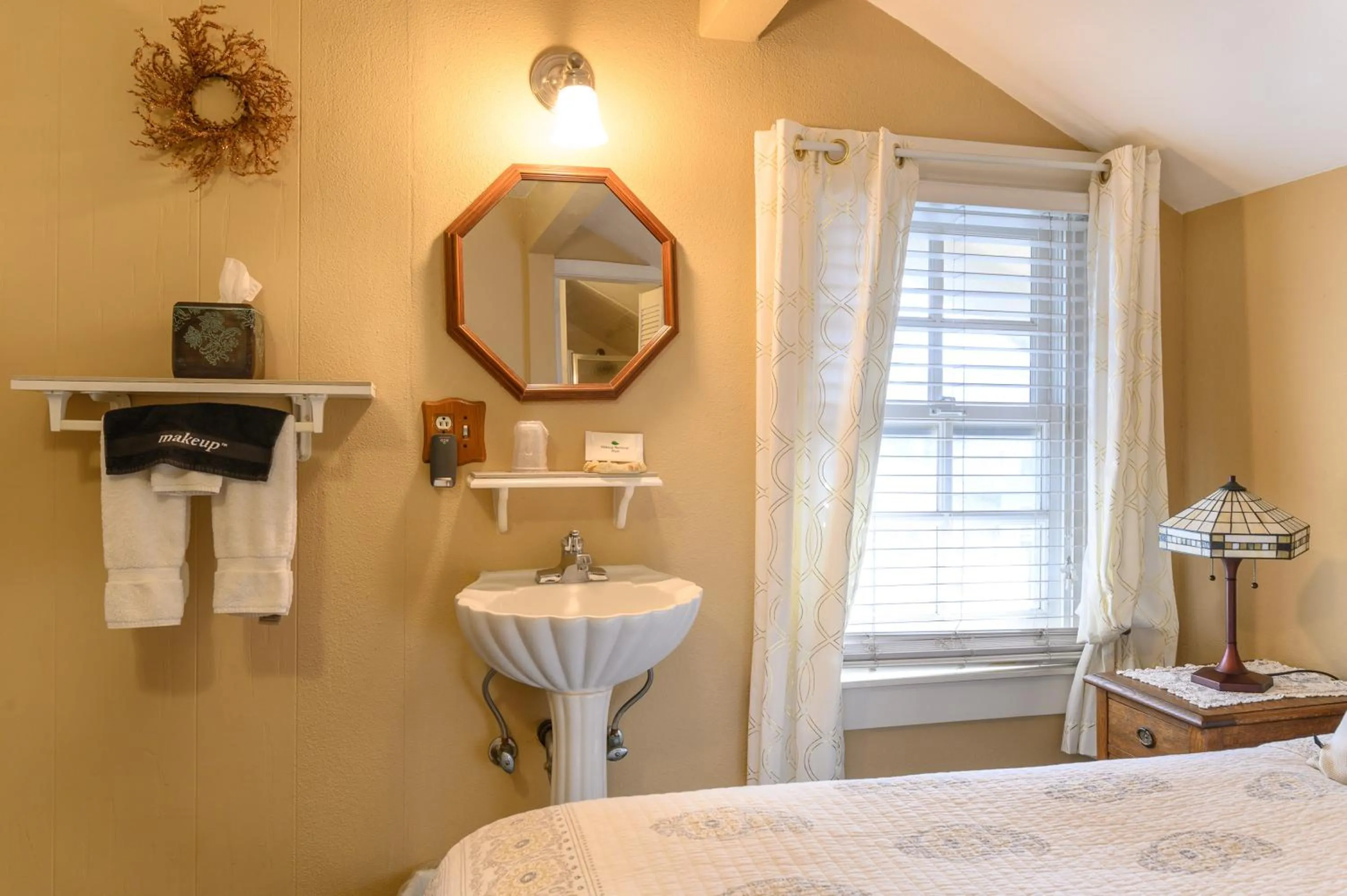 Bed in Beachrunners Inn