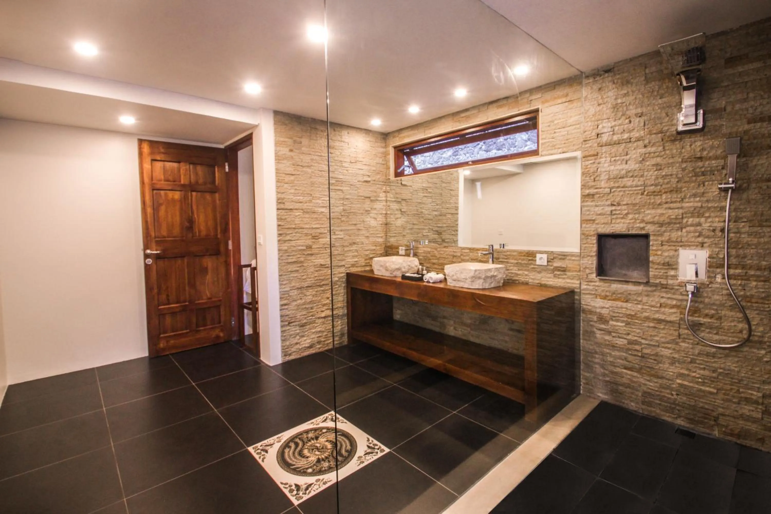Bathroom in Keliki Luxury Lodge