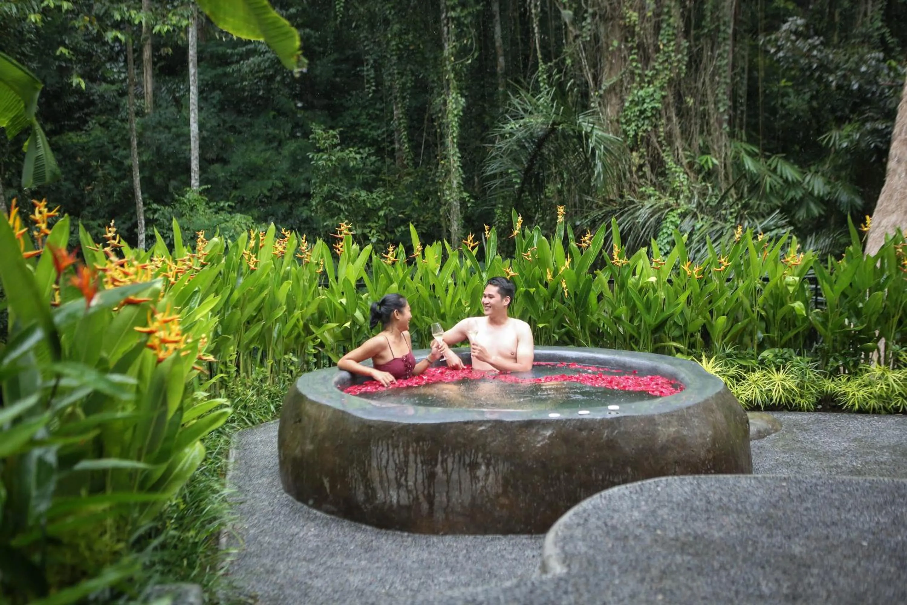 Hot Tub in Keliki Luxury Lodge