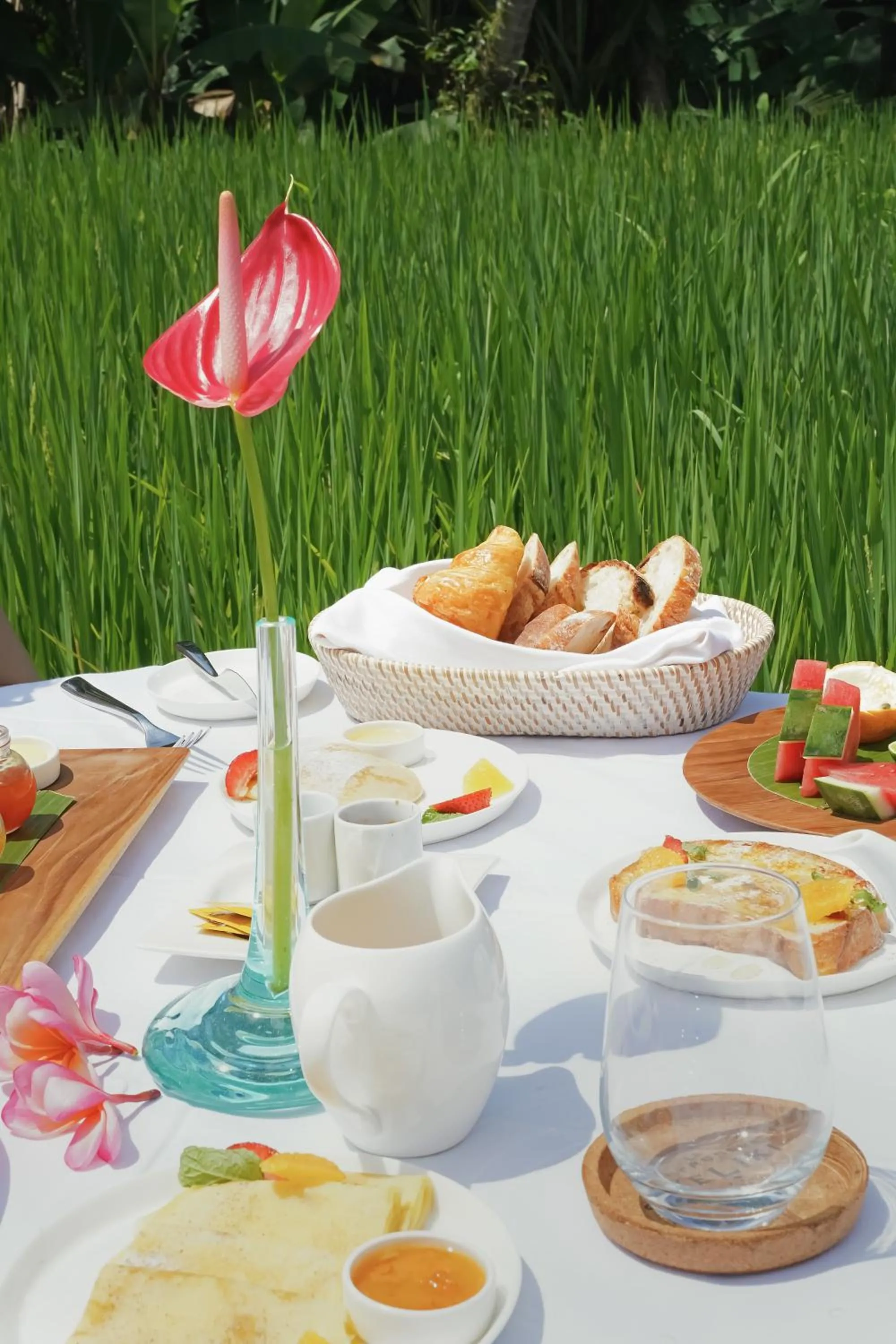 Breakfast in Keliki Luxury Lodge