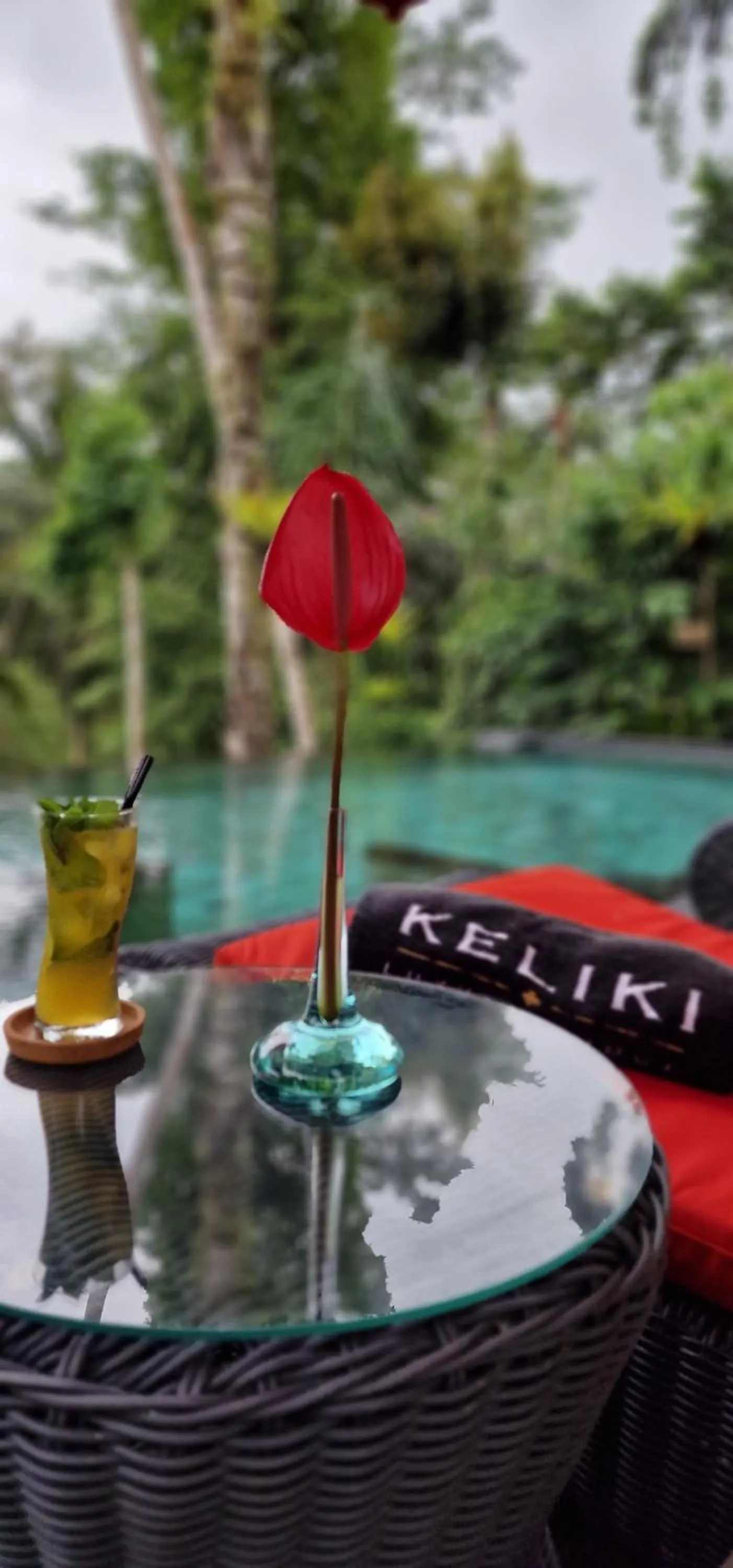 Drinks in Keliki Luxury Lodge