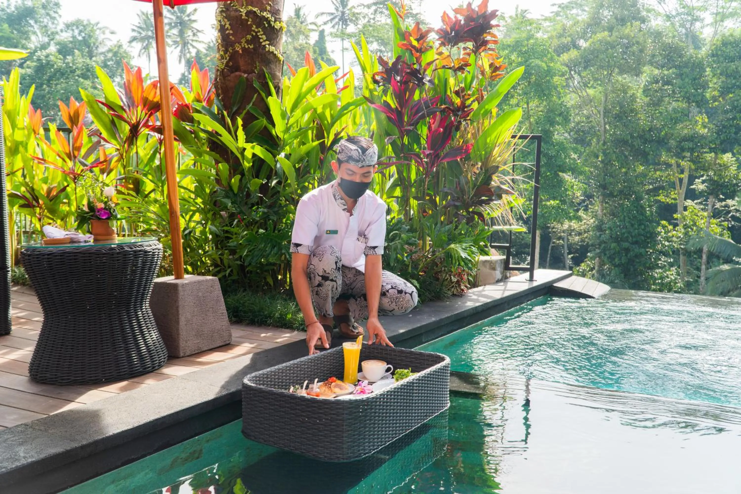 Swimming pool in Keliki Luxury Lodge