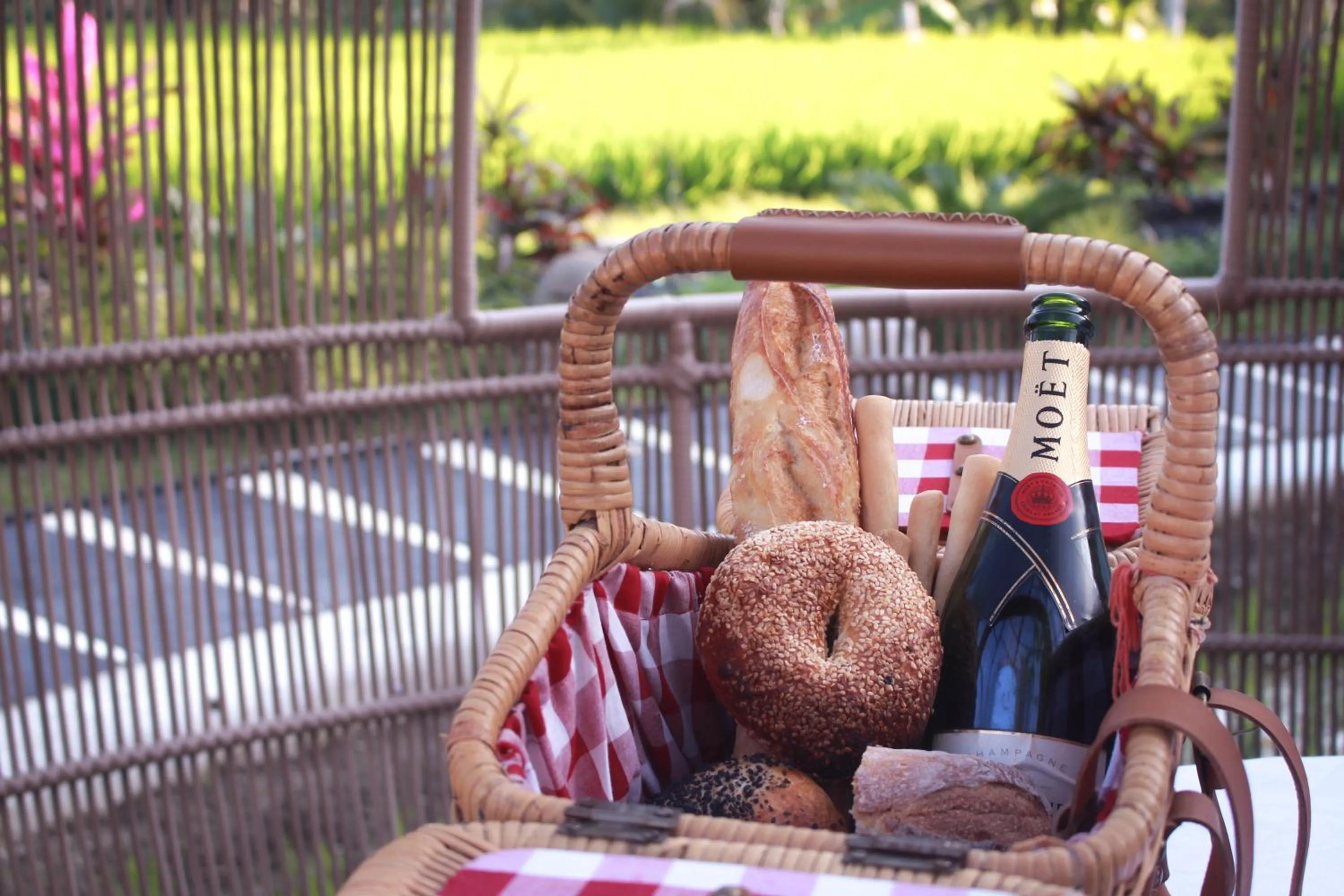 Breakfast in Keliki Luxury Lodge