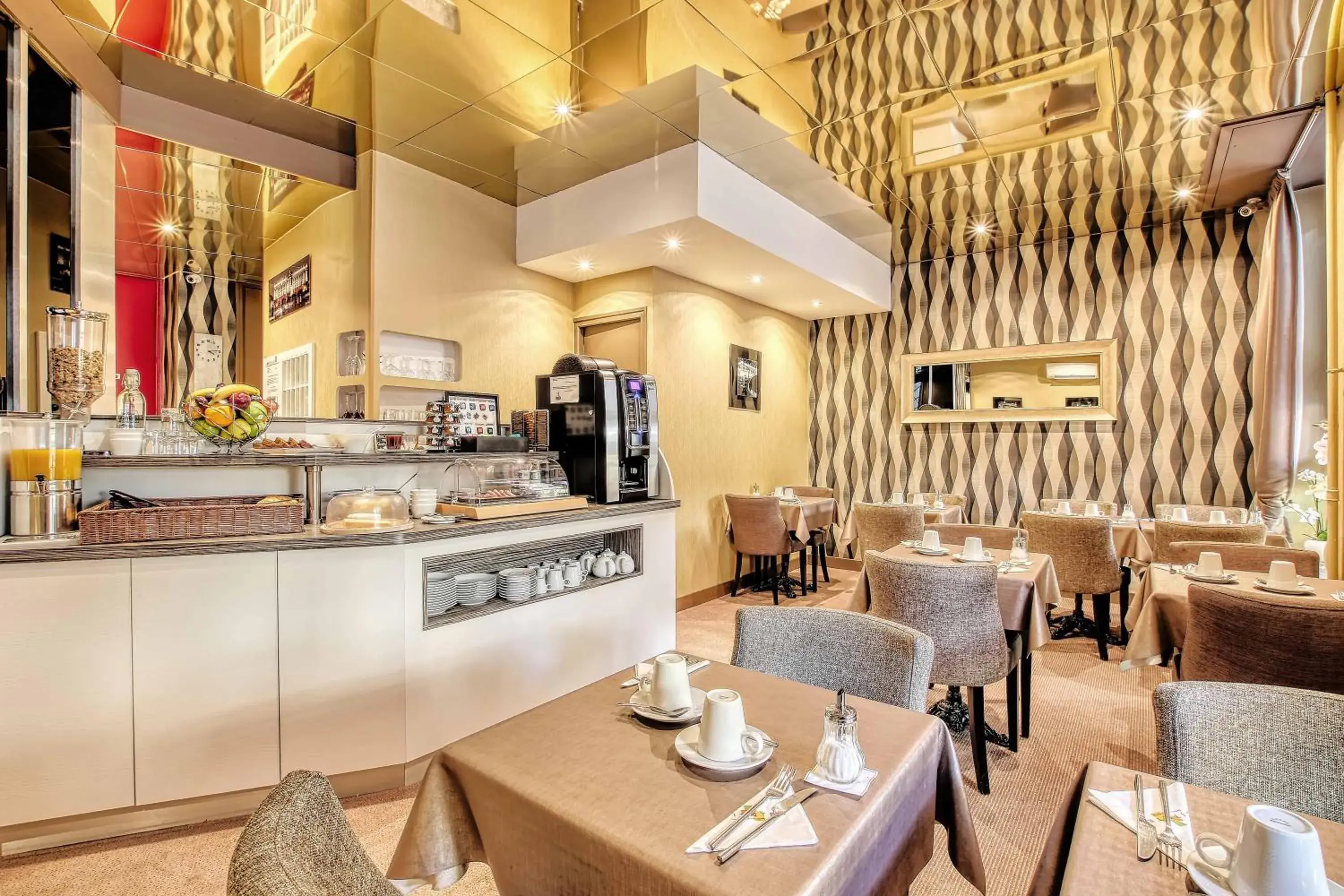 Buffet breakfast in Cit'Hotel La Résidence Buffet breakfast in Cit'Hotel La Résidence