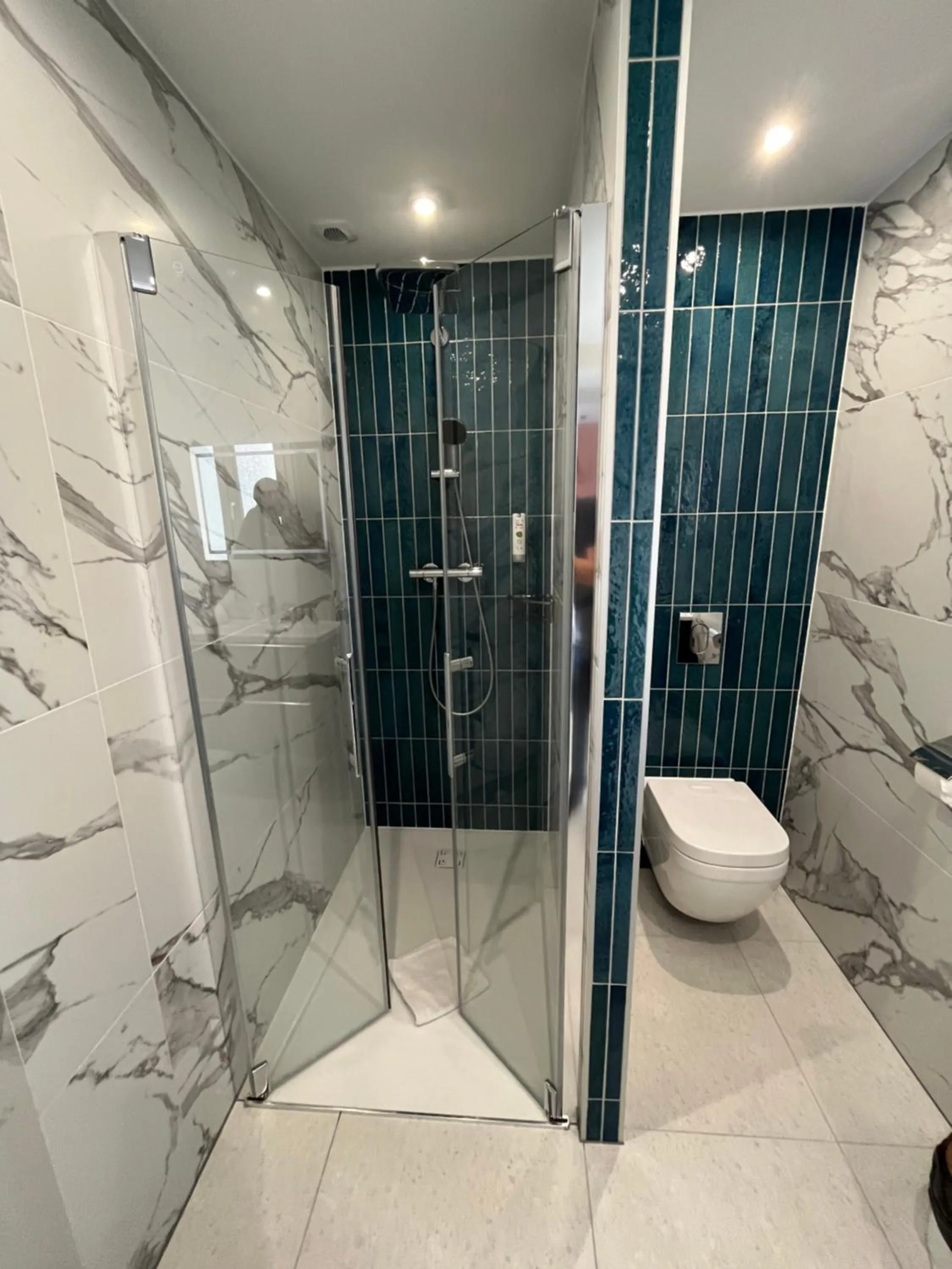 Bathroom in Cit'Hotel La Résidence