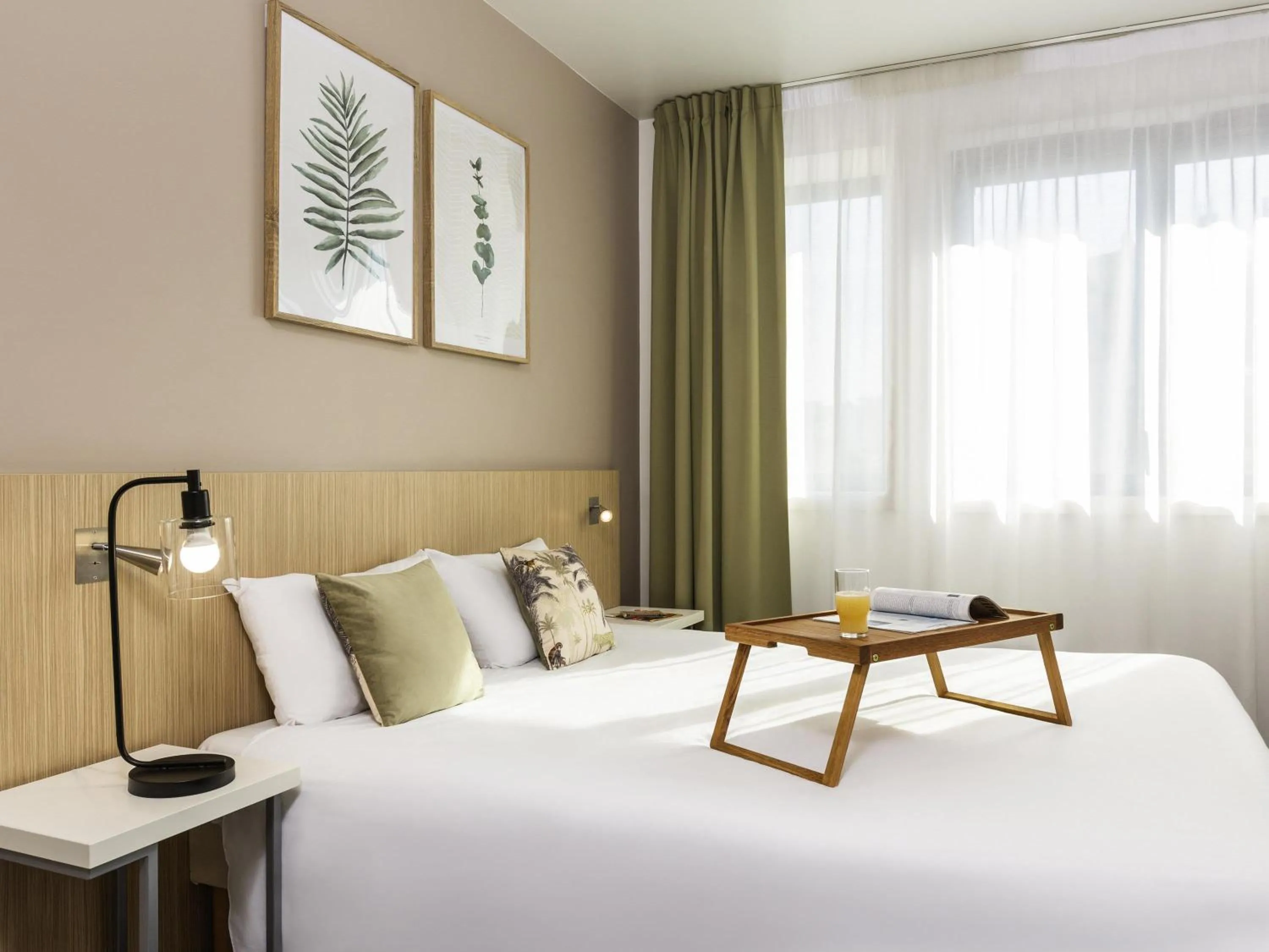Property building, Bed in Aparthotel Adagio Access Paris Reuilly