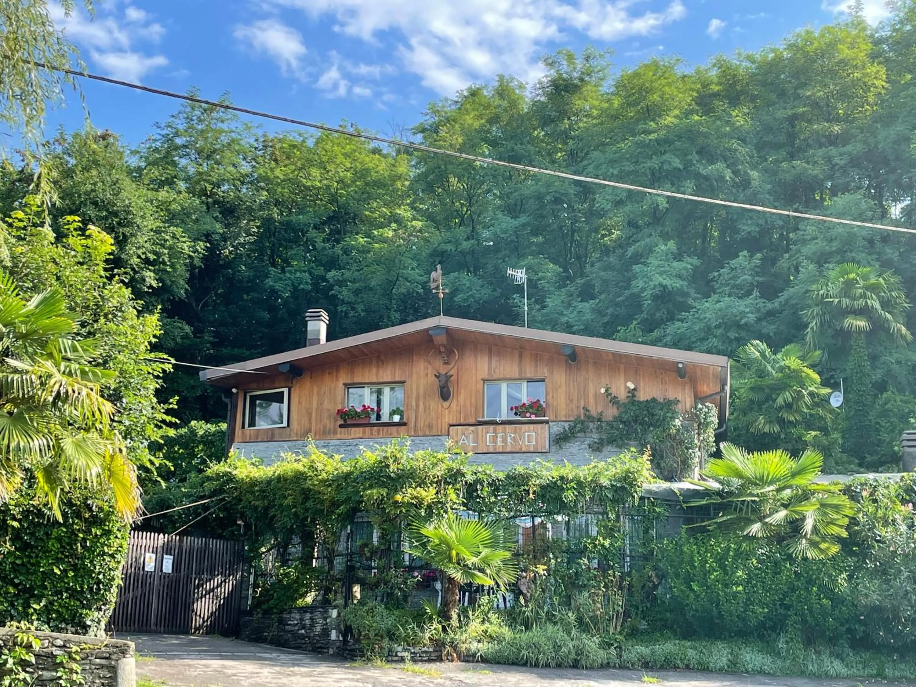 Property building in Al cervo tra i laghi