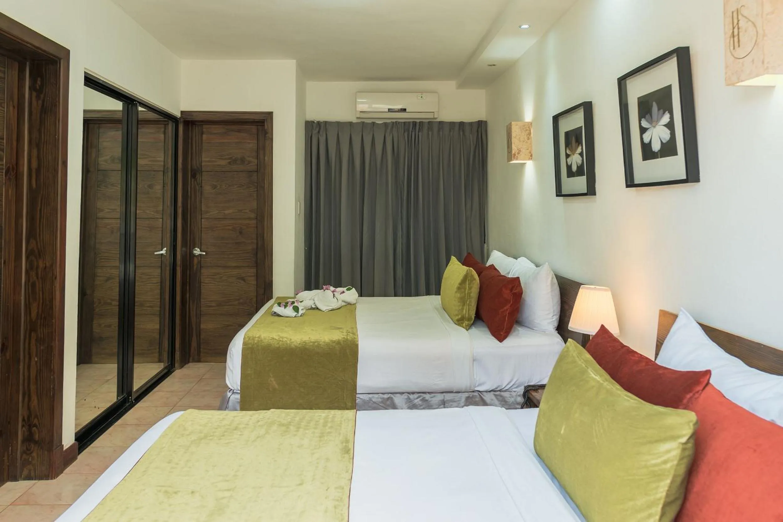 Property building, Bed in Hotel Silvestre
