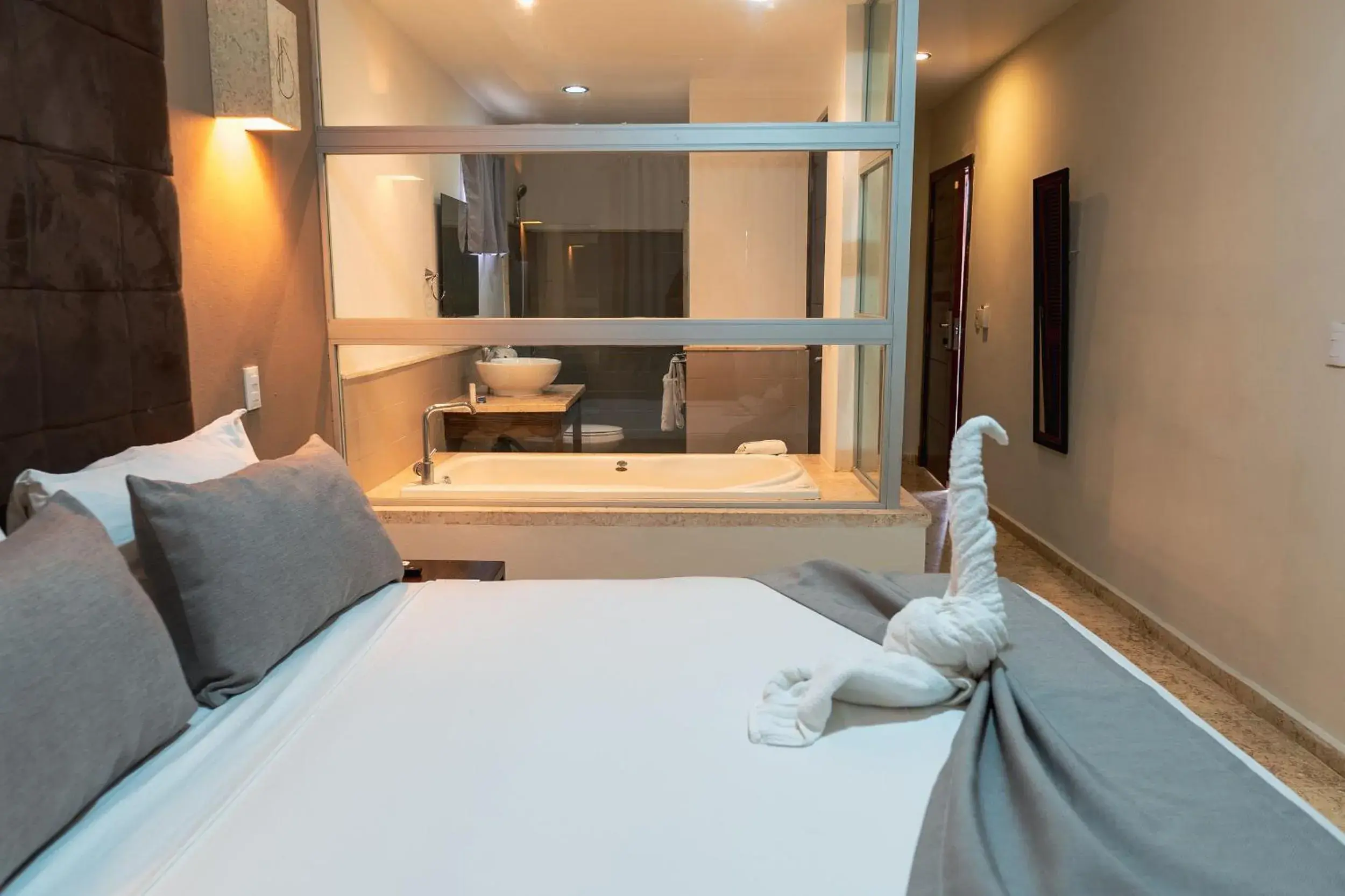 Queen Room with Garden View - single occupancy in Hotel Silvestre Queen Room with Garden View - single occupancy in Hotel Silvestre