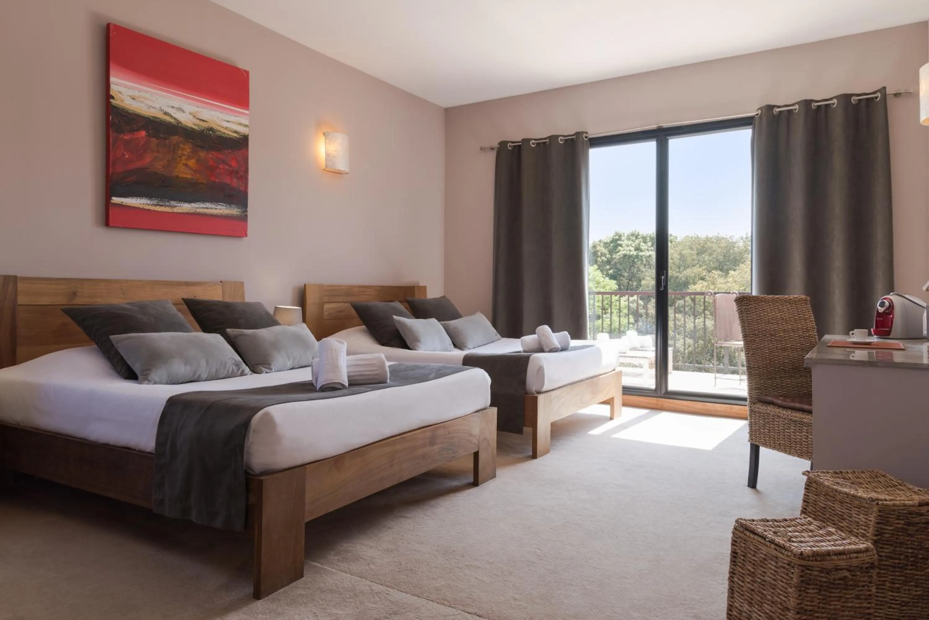 Bed in Hotel restaurant Spa Disini Montpellier Est, The Originals Relais