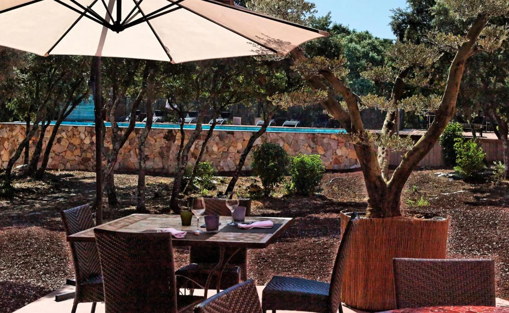 Patio in Hotel restaurant Spa Disini Montpellier Est, The Originals Relais