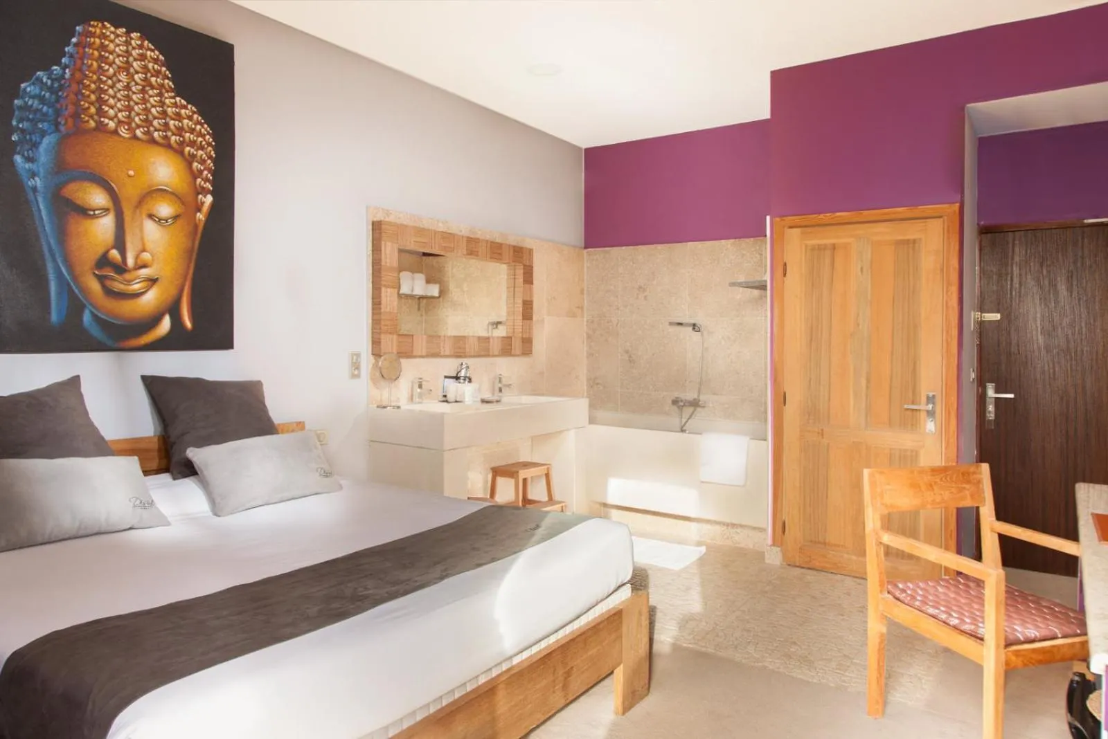 Photo of the whole room, Bed in Hotel restaurant Spa Disini Montpellier Est, The Originals Relais