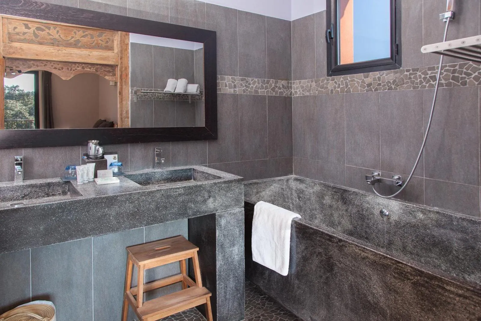 Bathroom in Hotel restaurant Spa Disini Montpellier Est, The Originals Relais