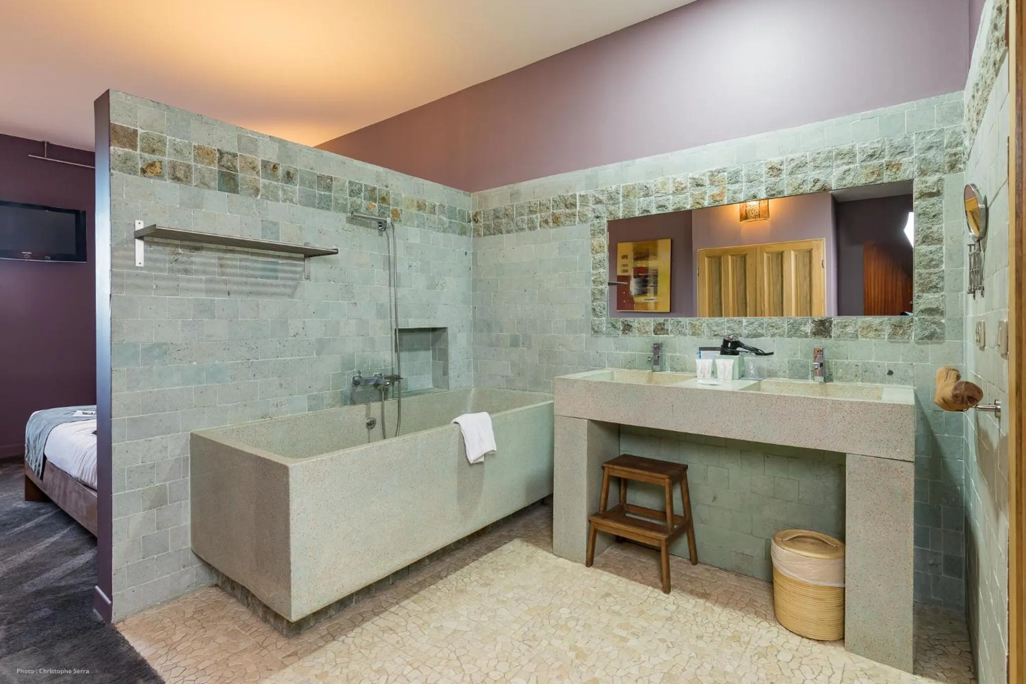 Bathroom in Hotel restaurant Spa Disini Montpellier Est, The Originals Relais