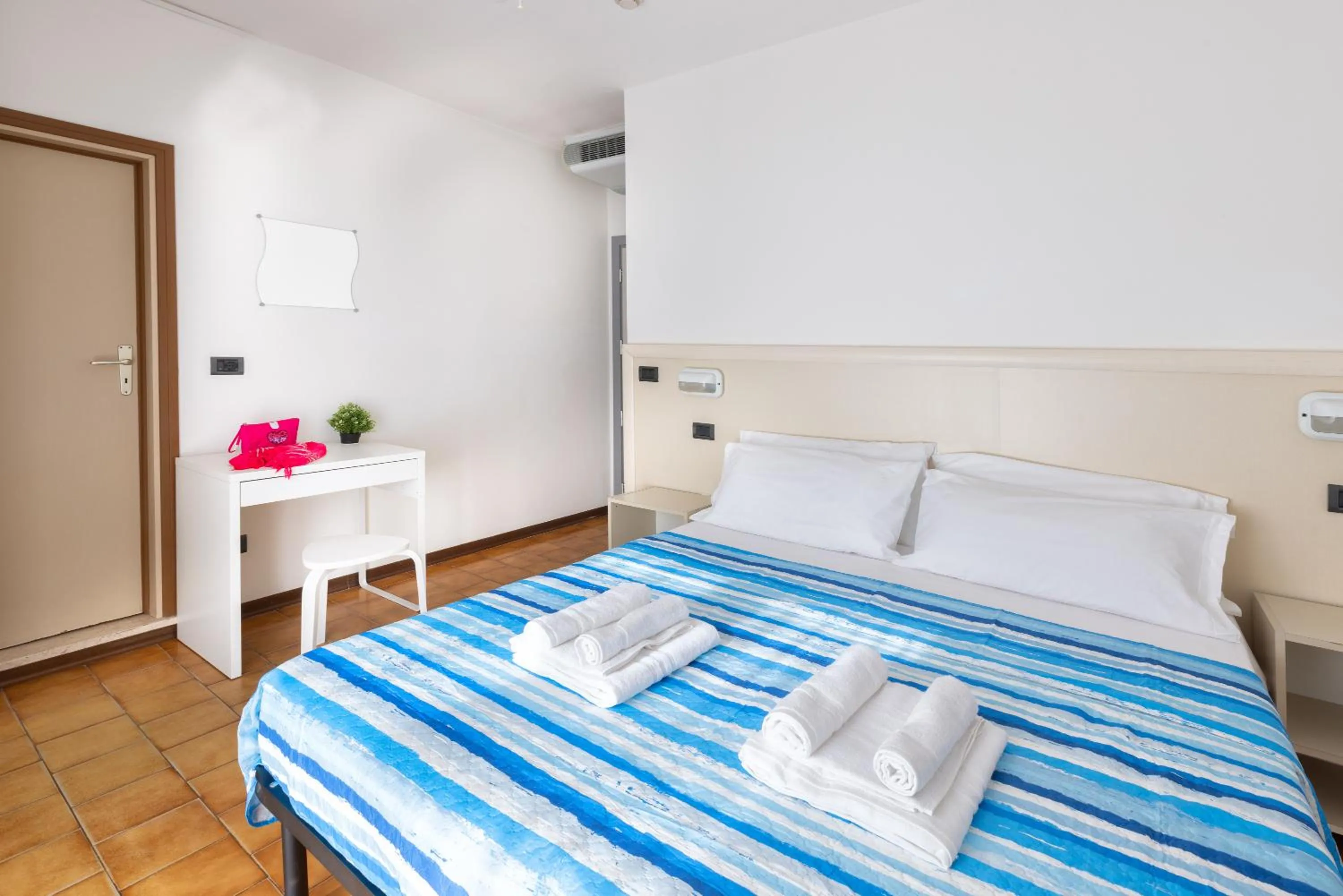 Bed in Hotel Mignon Riccione Fronte Mare