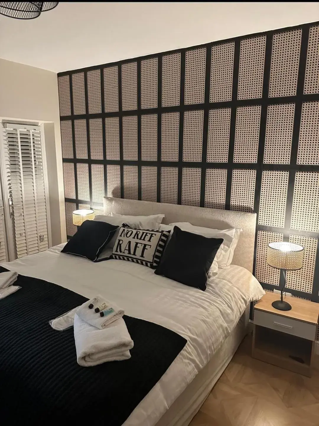 Bed in The Mayfair Lodge & Family Suite Bed in The Mayfair Lodge & Family Suite